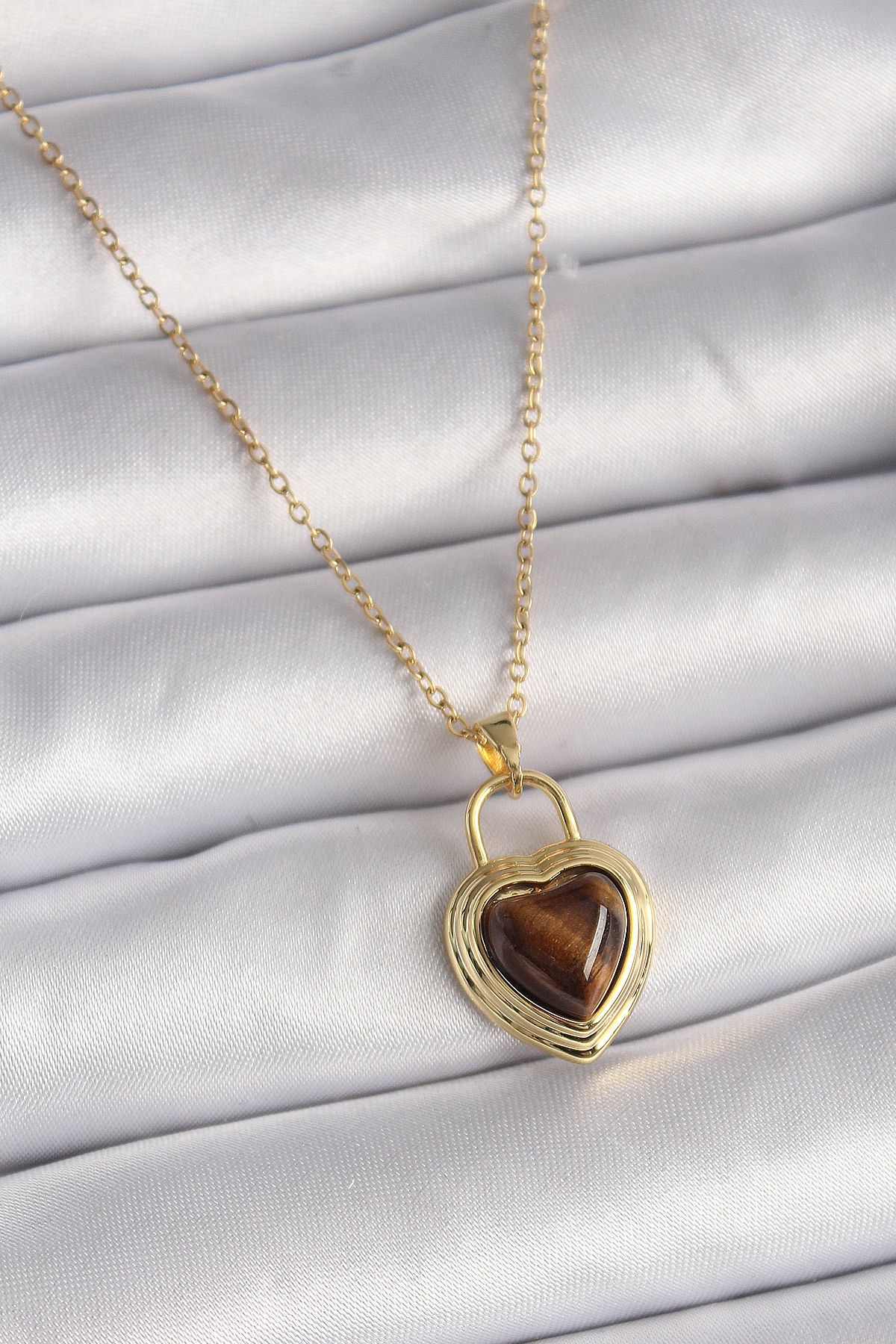 MMB Boutique 316L Çelik Gold Renk Zincir Kilit Kalp Kehribar Boncuk Model Kadın Kolye