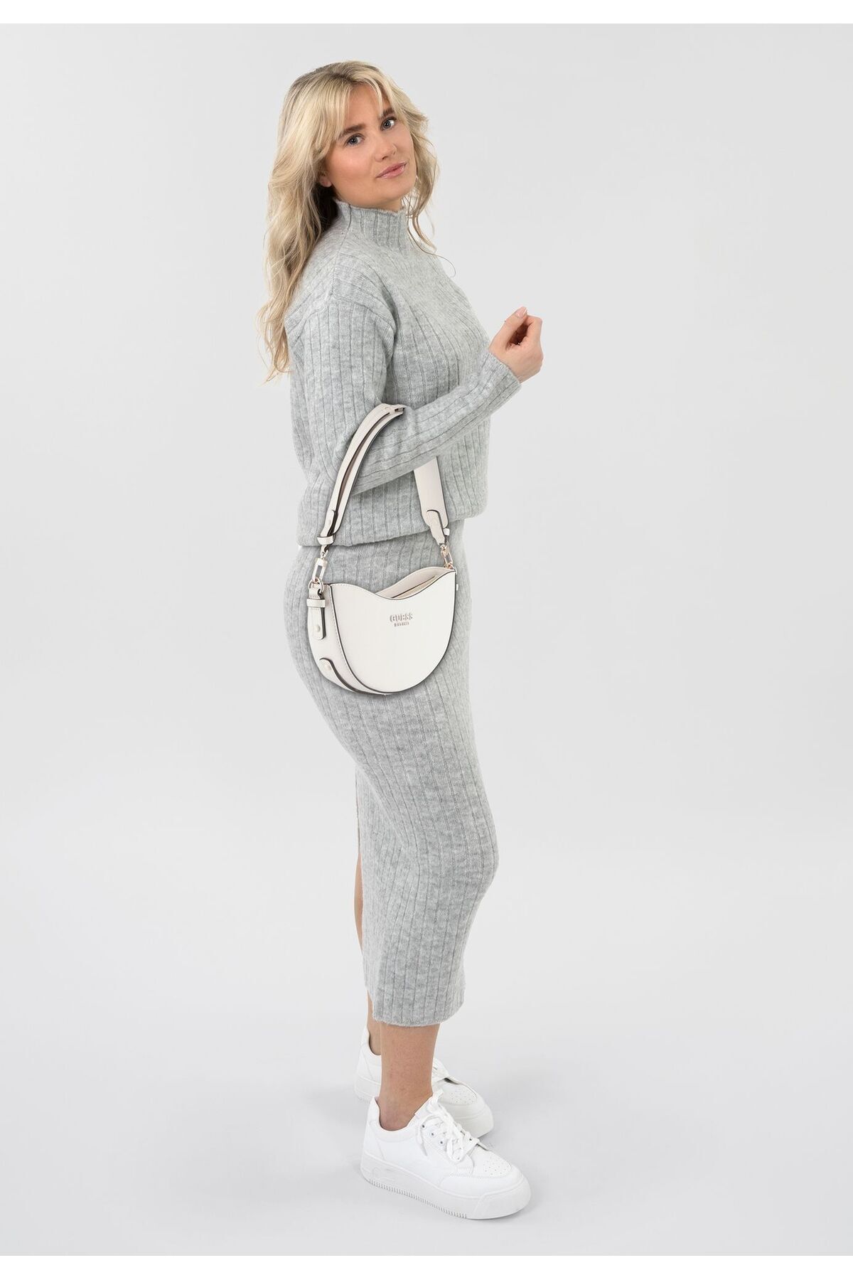 Guess-Sarita Schultertasche 24 cm 7