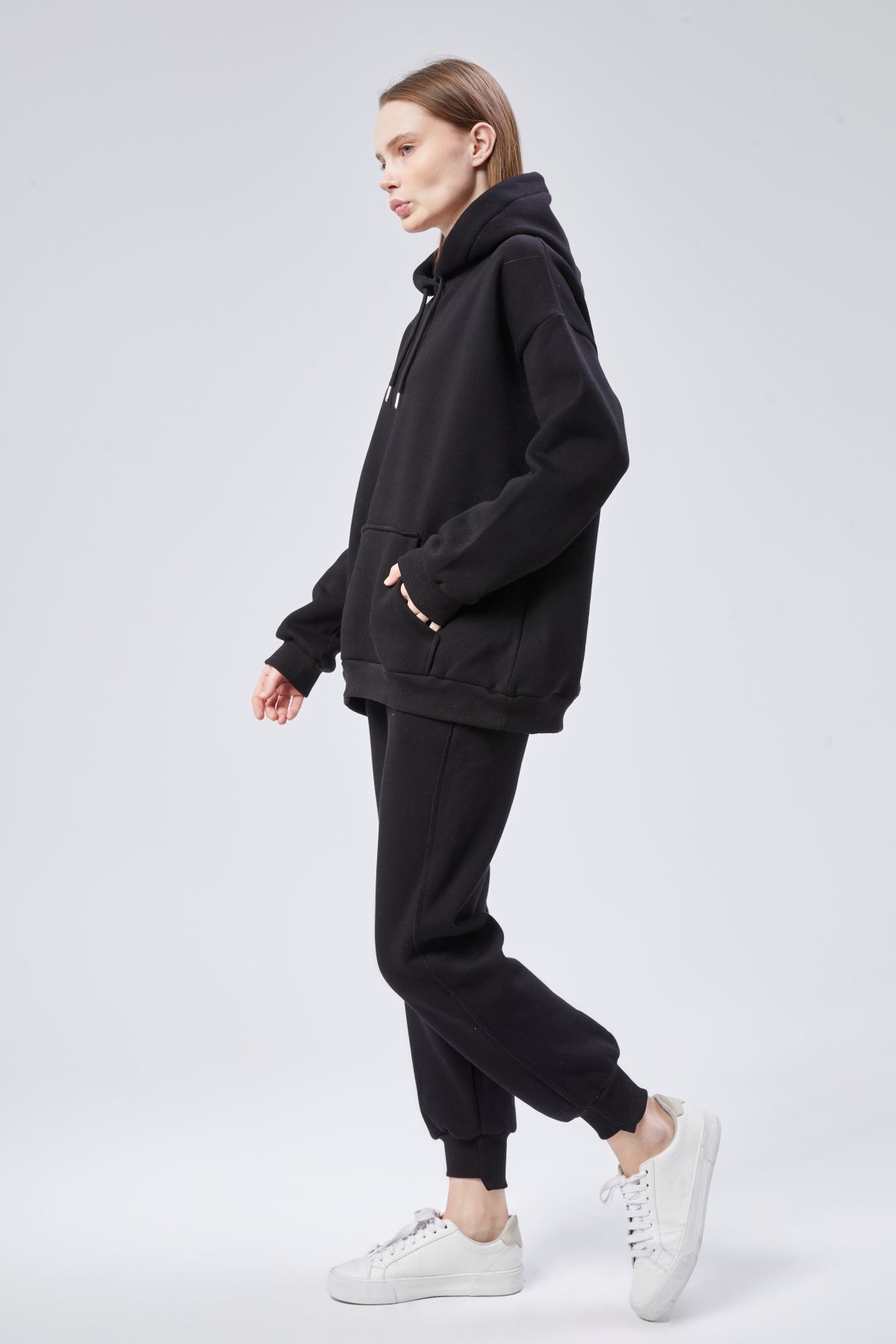 soBasic-Raised Three Thread Tracksuit Set with Stitching Detail on the Leg (Esftkm102) - Black 2