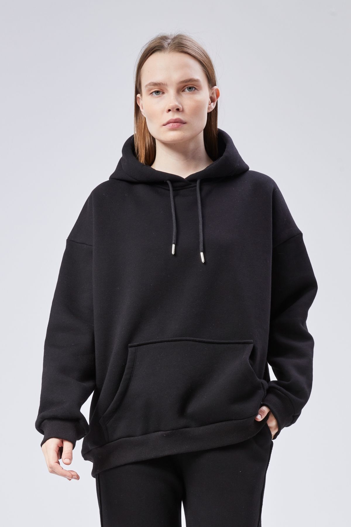 soBasic-Raised Three Thread Tracksuit Set with Stitching Detail on the Leg (Esftkm102) - Black 4
