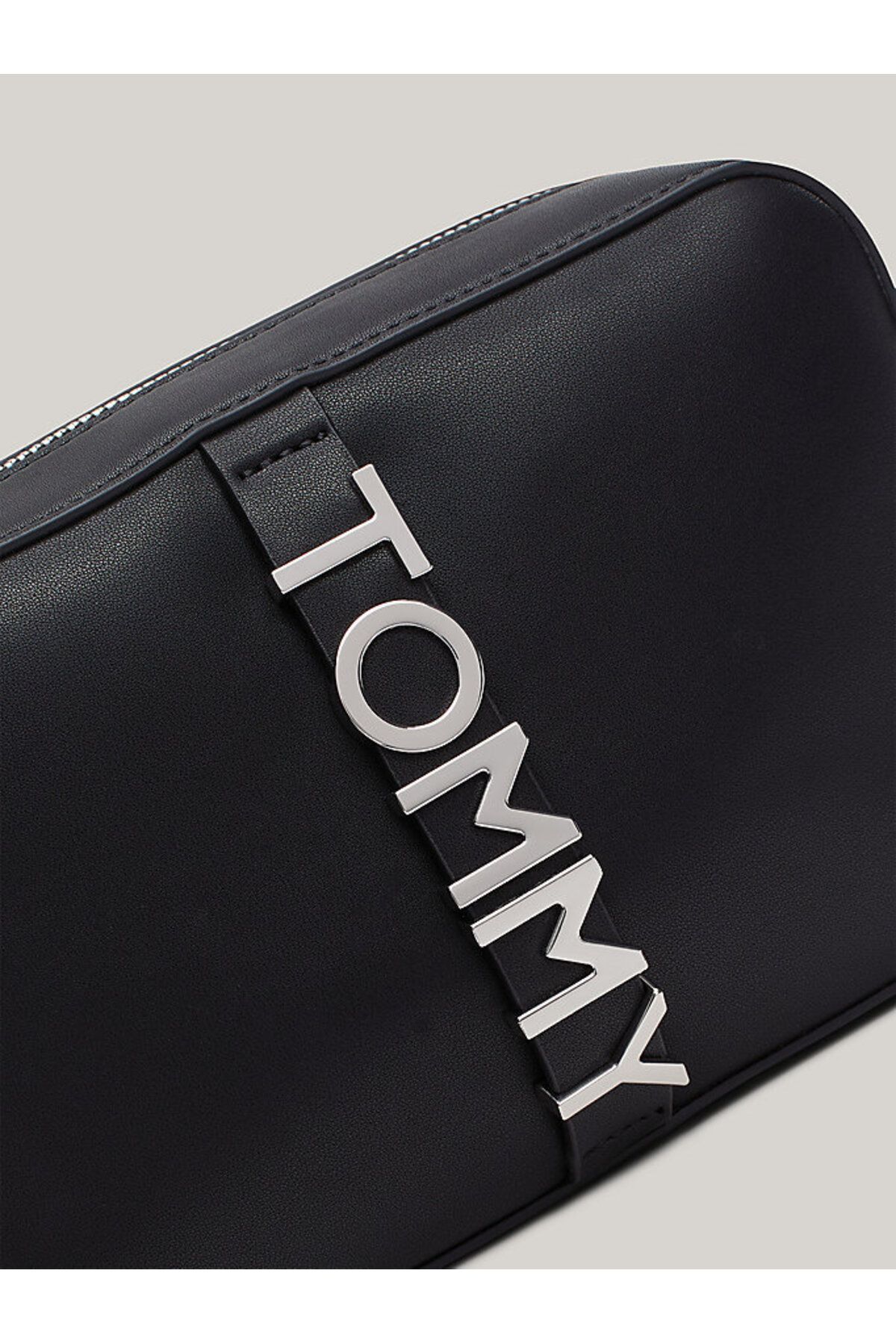 کیف زنانه مشکی تامی هیلفیگر مدل AW0AW16511-BDS Tommy Hilfiger