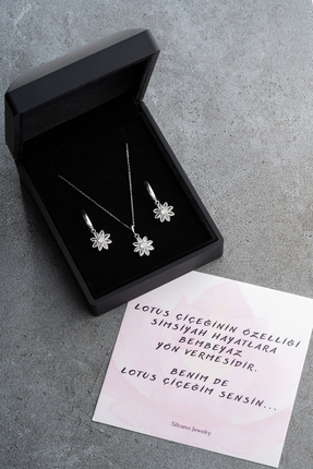 Silvano Jewelry 925 Ayar Gümüş Işıklı Kutu Beyaz Taşlı Lotus Takı (Kolye-Küpe...