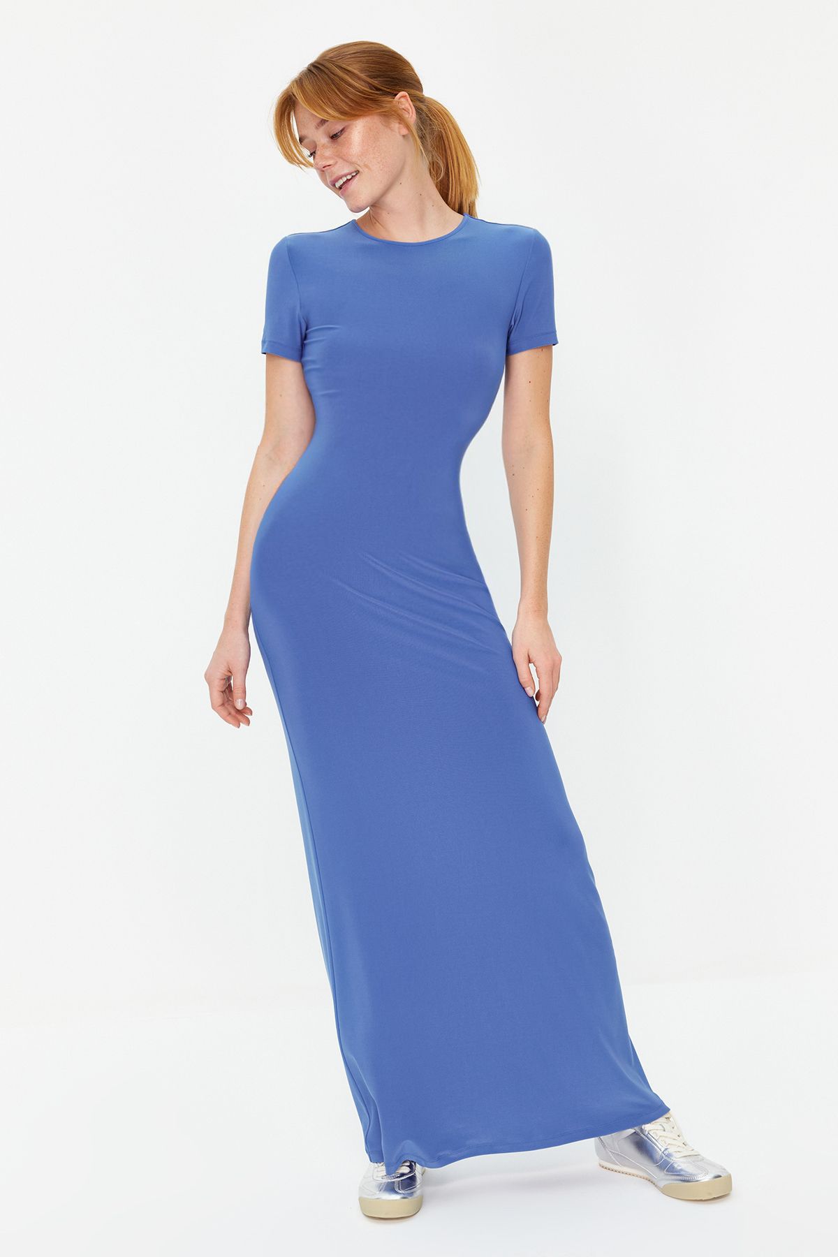 Trendyol Collection-Modré krátké rukávy Bodycone/Vypasovaný výstřih s výstřihem Flexibilní pletené maxi tužkové šaty TWOSS24EL00097 4
