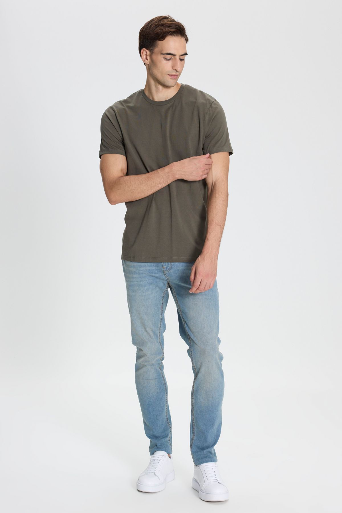 https://cdn.dsmcdn.com/ty1602/product/media/images/prod/PIM/20241118/13/e4447e5d-97fb-45fc-b6d1-e05d905a98e4/1_org_zoom.jpg
