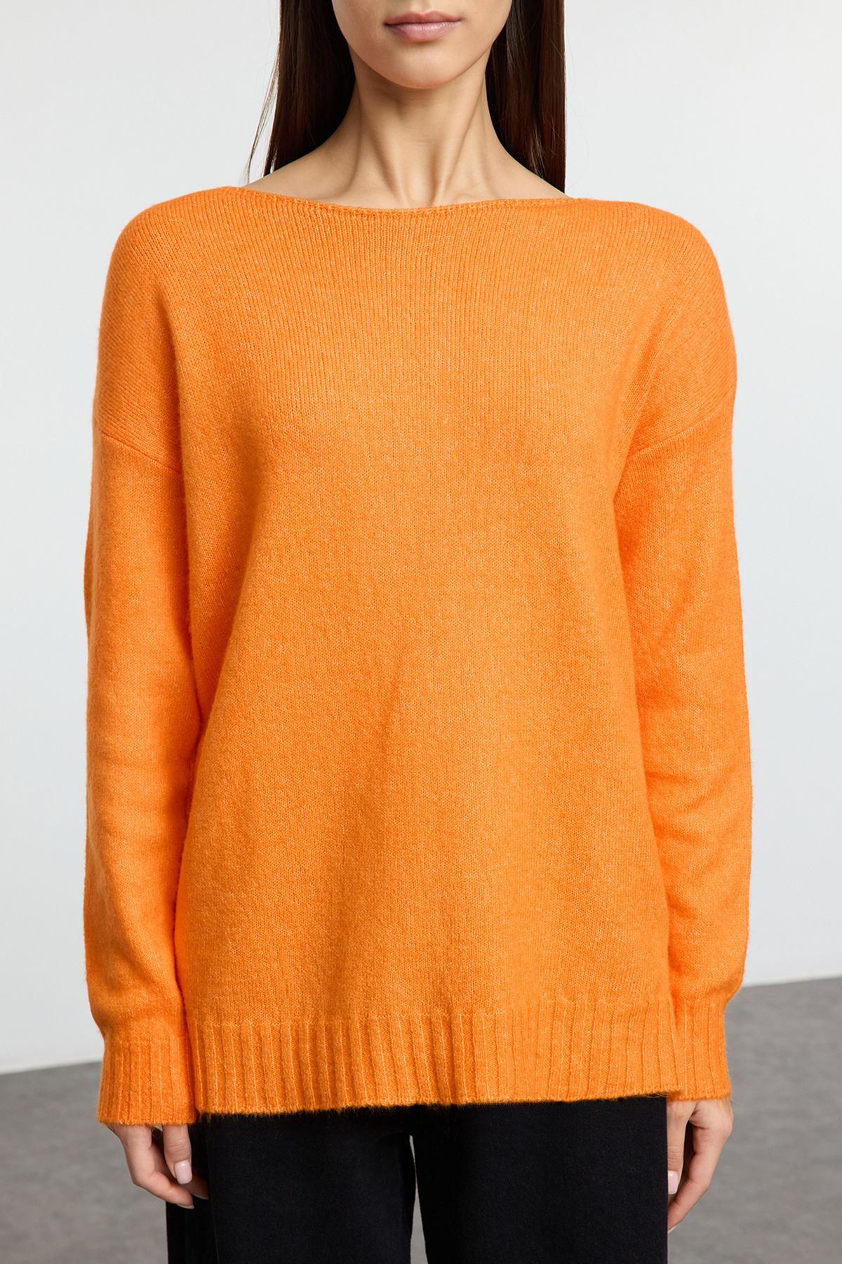 Trendyol Collection-Oranžový vlněný člun s výstřihem na pletený svetr Twoaw25Kz00010 4