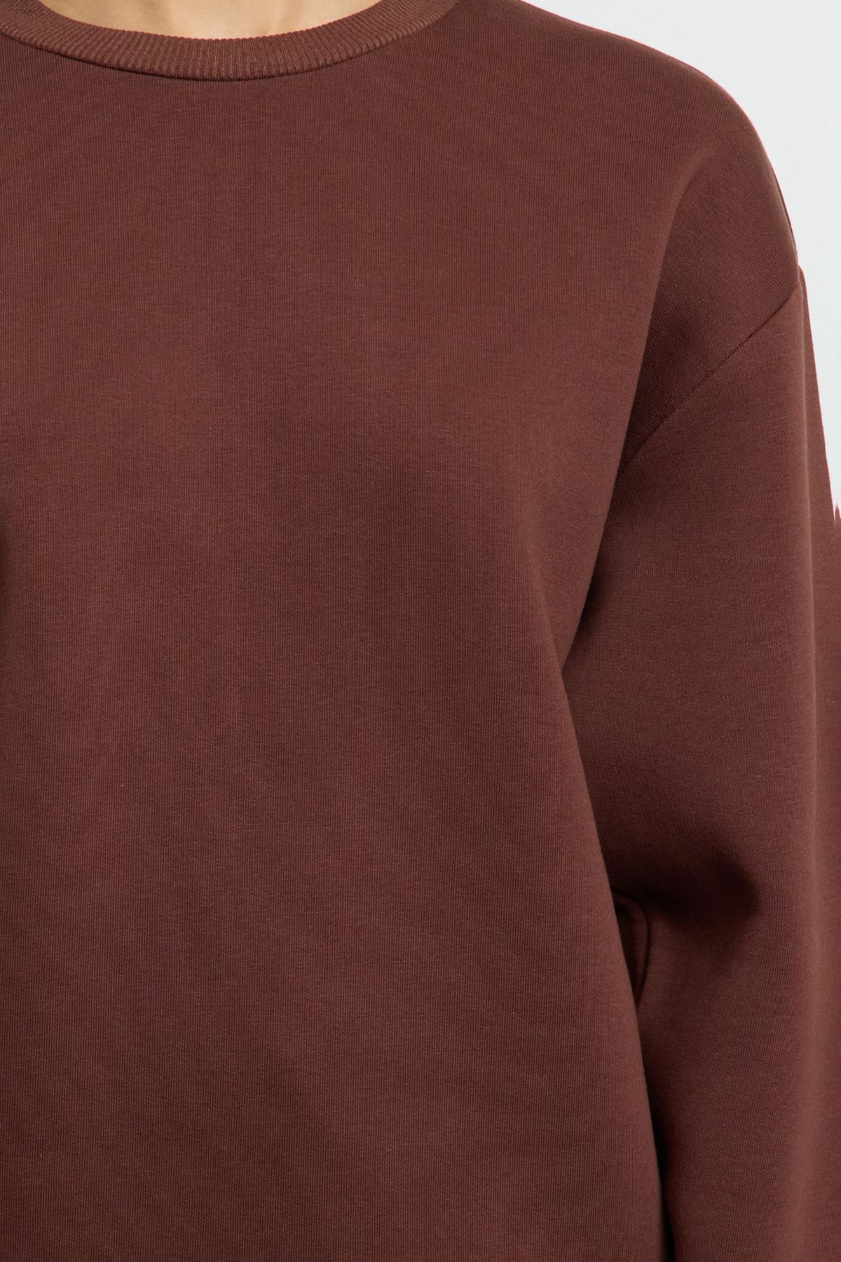Trendyol Collection-Дебела кройка - Кафяв суичър с поларено деколте Twoaw24Sw00101 4