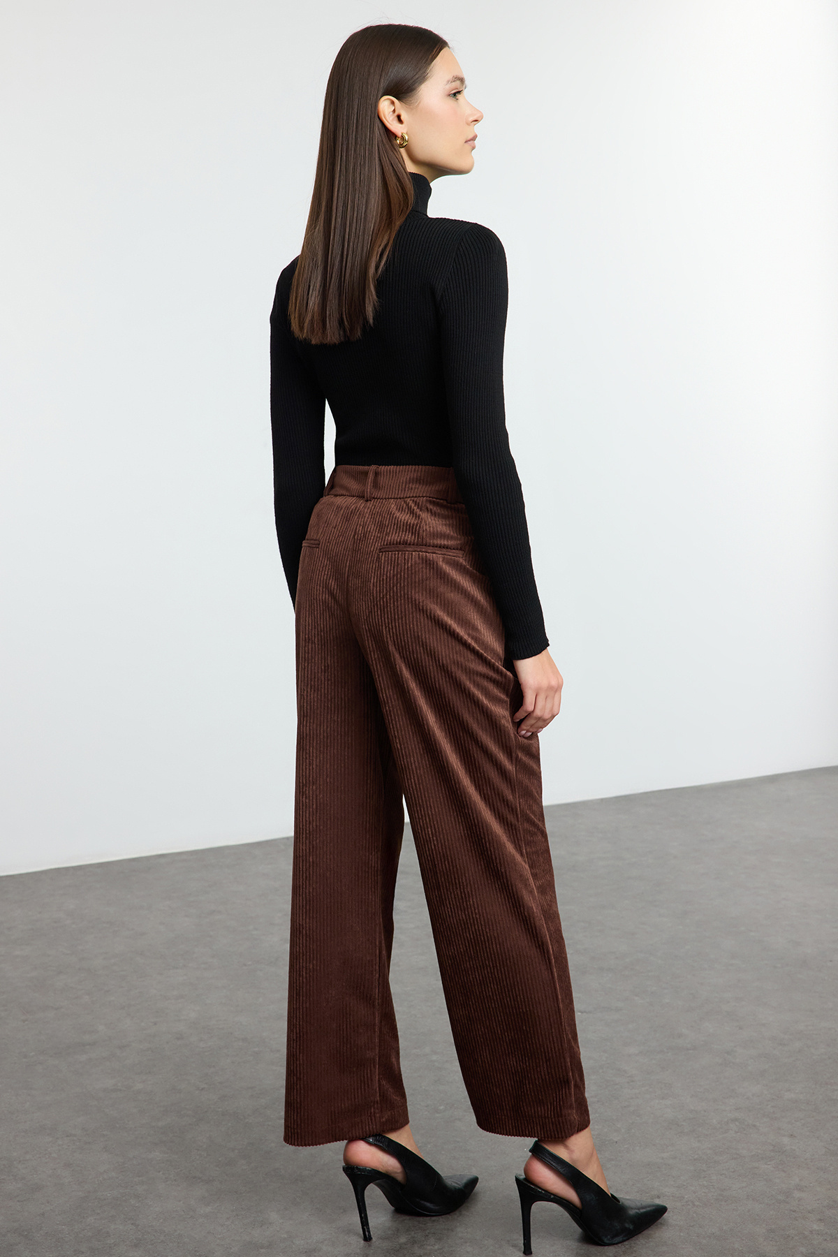 Trendyolmilla  Kahverengi Kadife Havuç Dokuma Pantolon TWOAW25PL00064 - Görsel 5