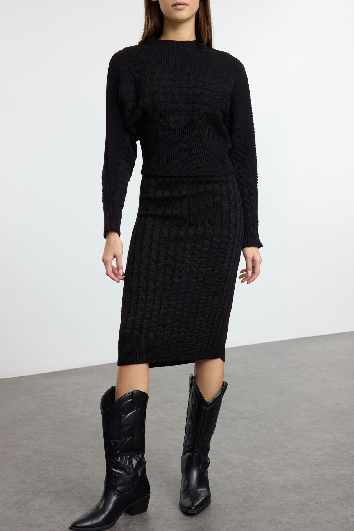 Edit by Trendyol Czarny Dzianinowy Komplet Spódnica I Sweter - Regular Fit Tedaw25au00017 Kobieta - S/M