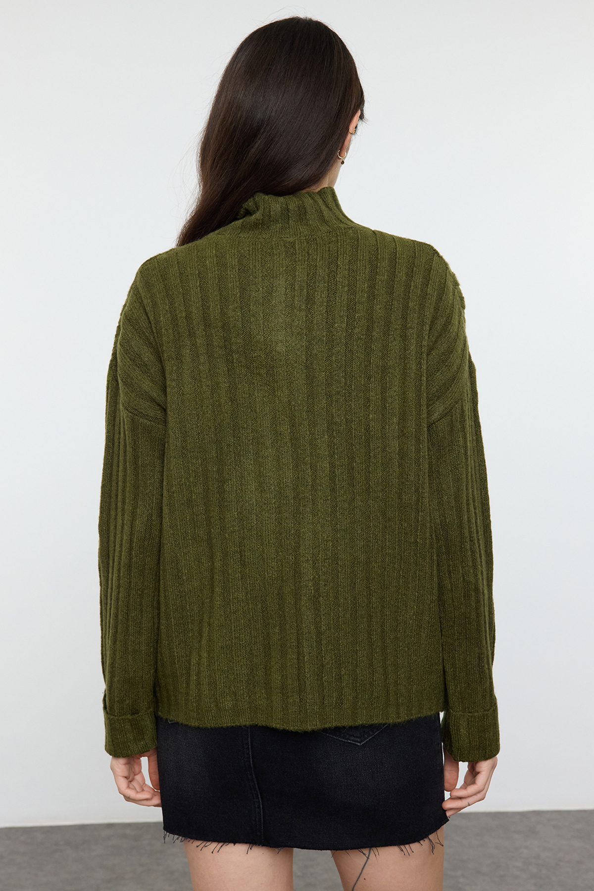 Trendyolmilla  Haki Geniş Kalıp Yumuşak Dokulu Dik Yaka Triko Kazak TWOAW21KZ0783 - Görsel 5