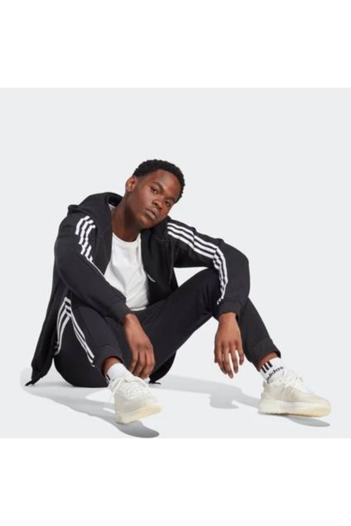 adidas-Tepláky Essentials Fleece se 3 pruhy a zúženou manžetou 5