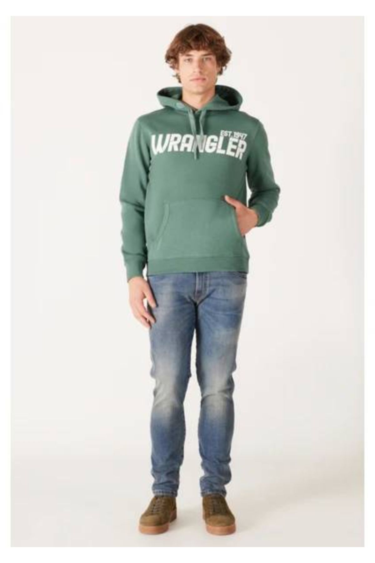 سویشرت سبز مردانه رو به روی لباس برش معمولی Wrangler