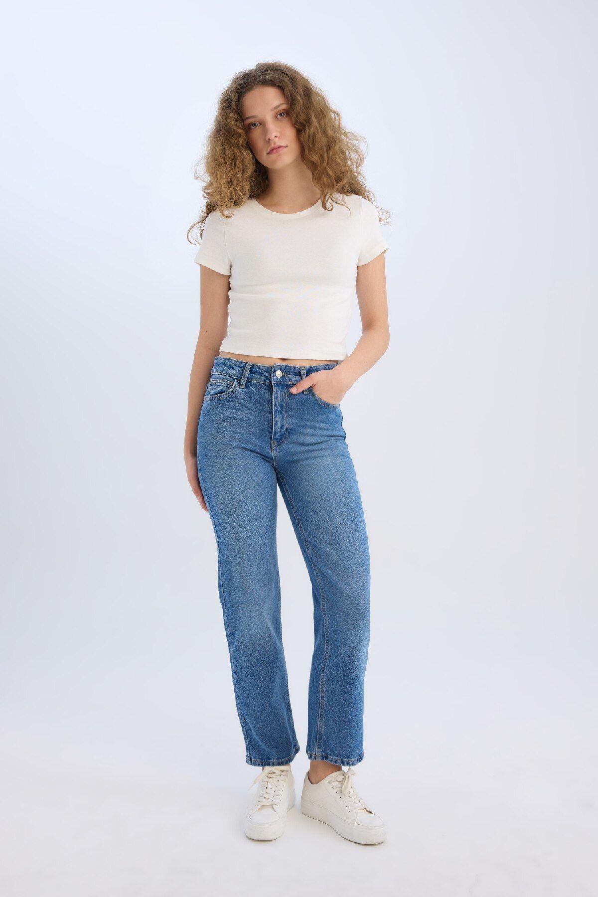 DeFacto-Comfort Straight High Waist Knöchellange, waschbare Jeanshose E3412axns 4