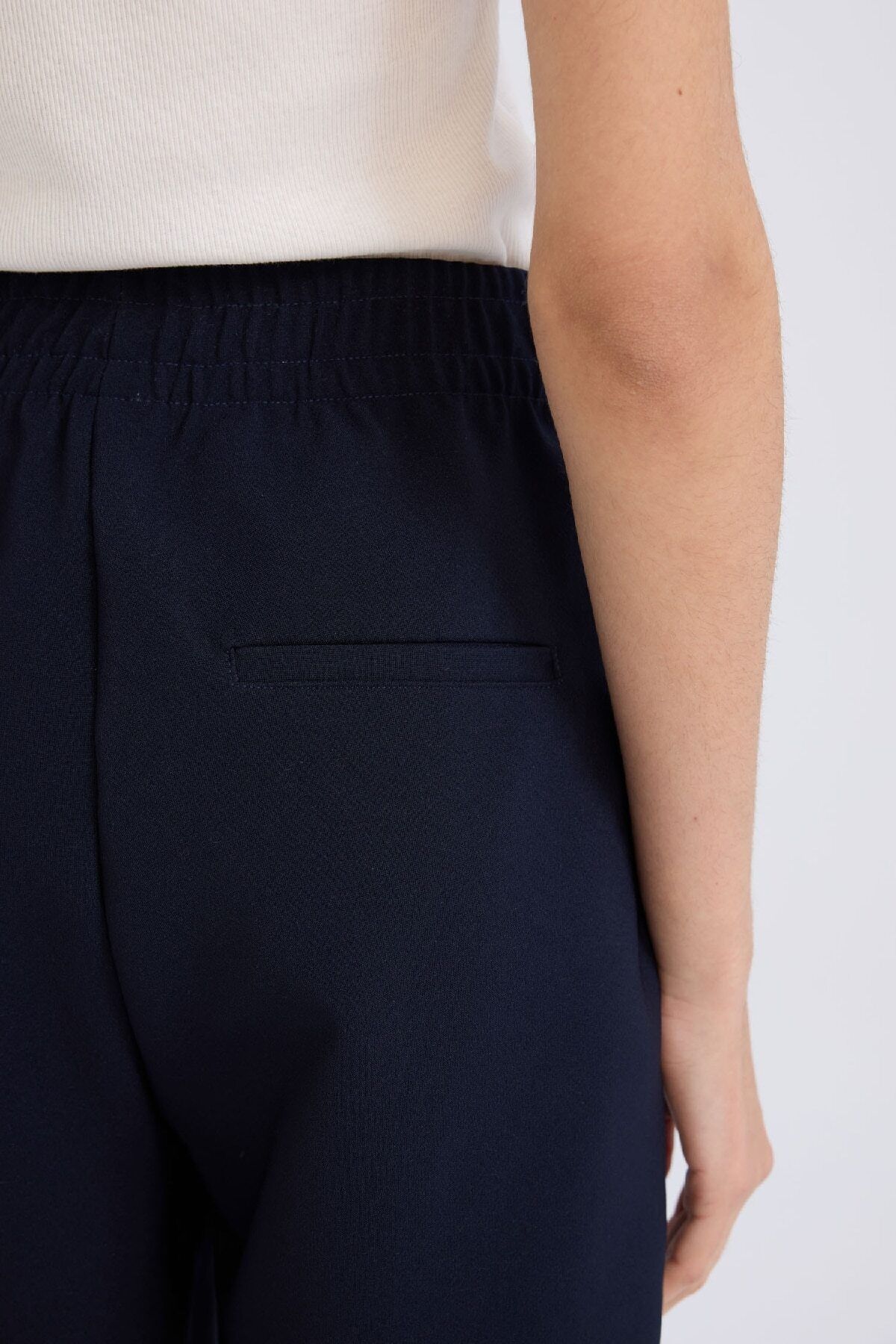 DeFacto-Spodnie Carrot Fit Carrot Mold Navy Basic z prostymi kieszeniami i wysokim stanem i prostą nogawką 3152628 7