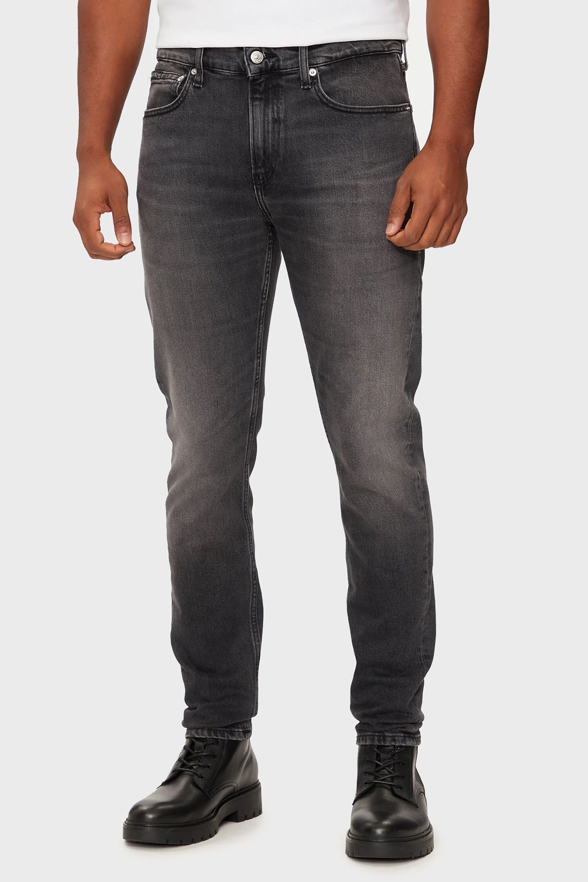 شلوار نخی کش دار و لاغر با کمر معمولی شلوار جین ساق کوتاه J30J3263601BY مردانه جین J30 Calvin Klein