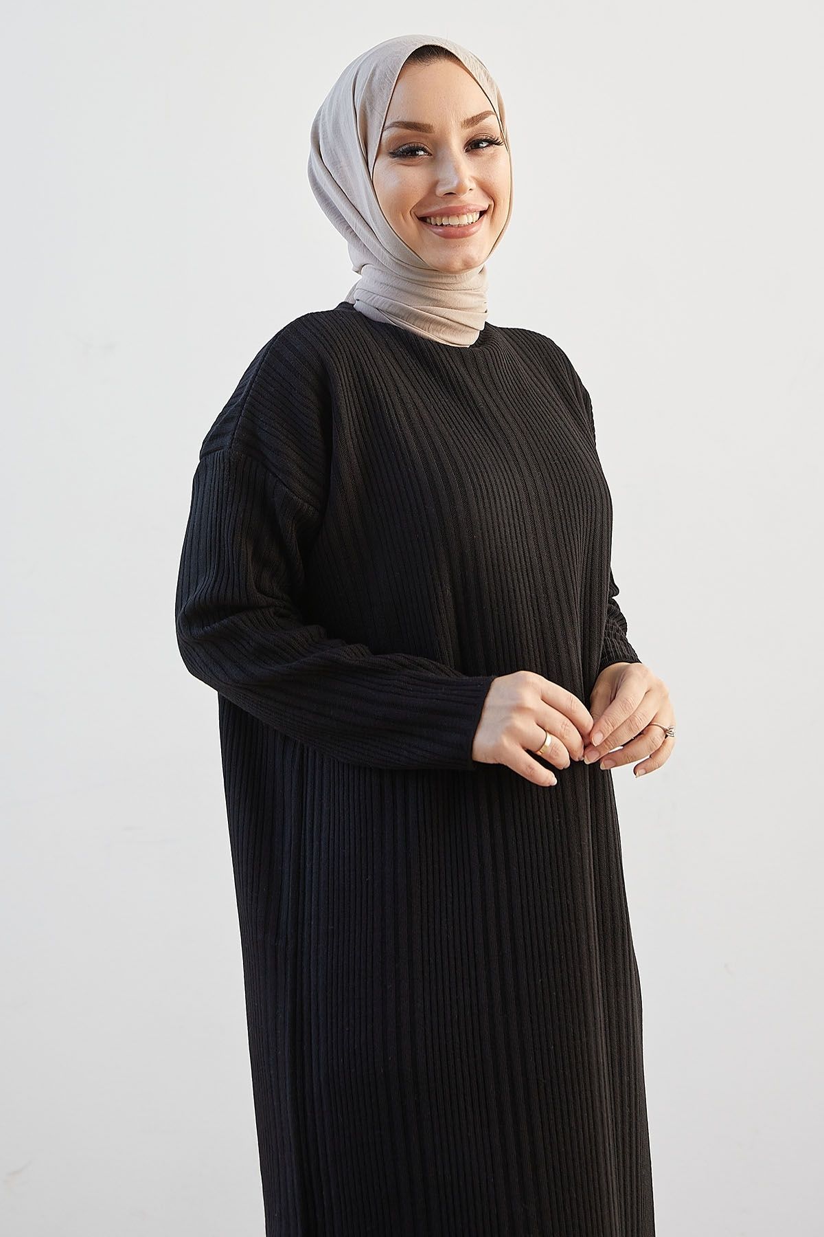 InStyle-Arissa Rollkragenpullover, langes Strickkleid – Schwarz 4
