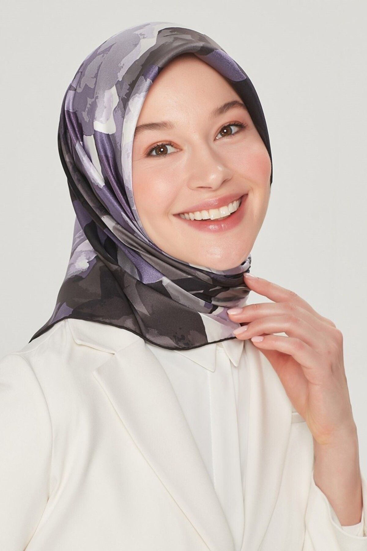 Armine Nostalji Serisi Twill İpek Eşarp 8534D-81 Çiçekli Desen AÇIK MOR