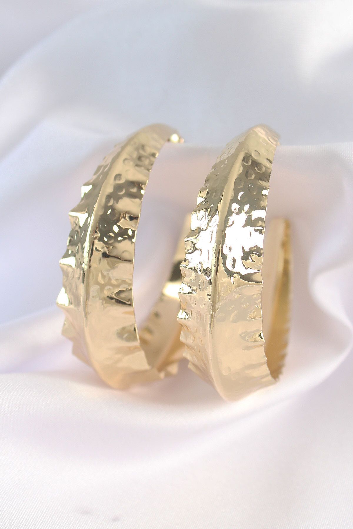 feifei-Brass Gold Color Leaf Patterned Hoop Earrings - Tj-Bkp8921 1