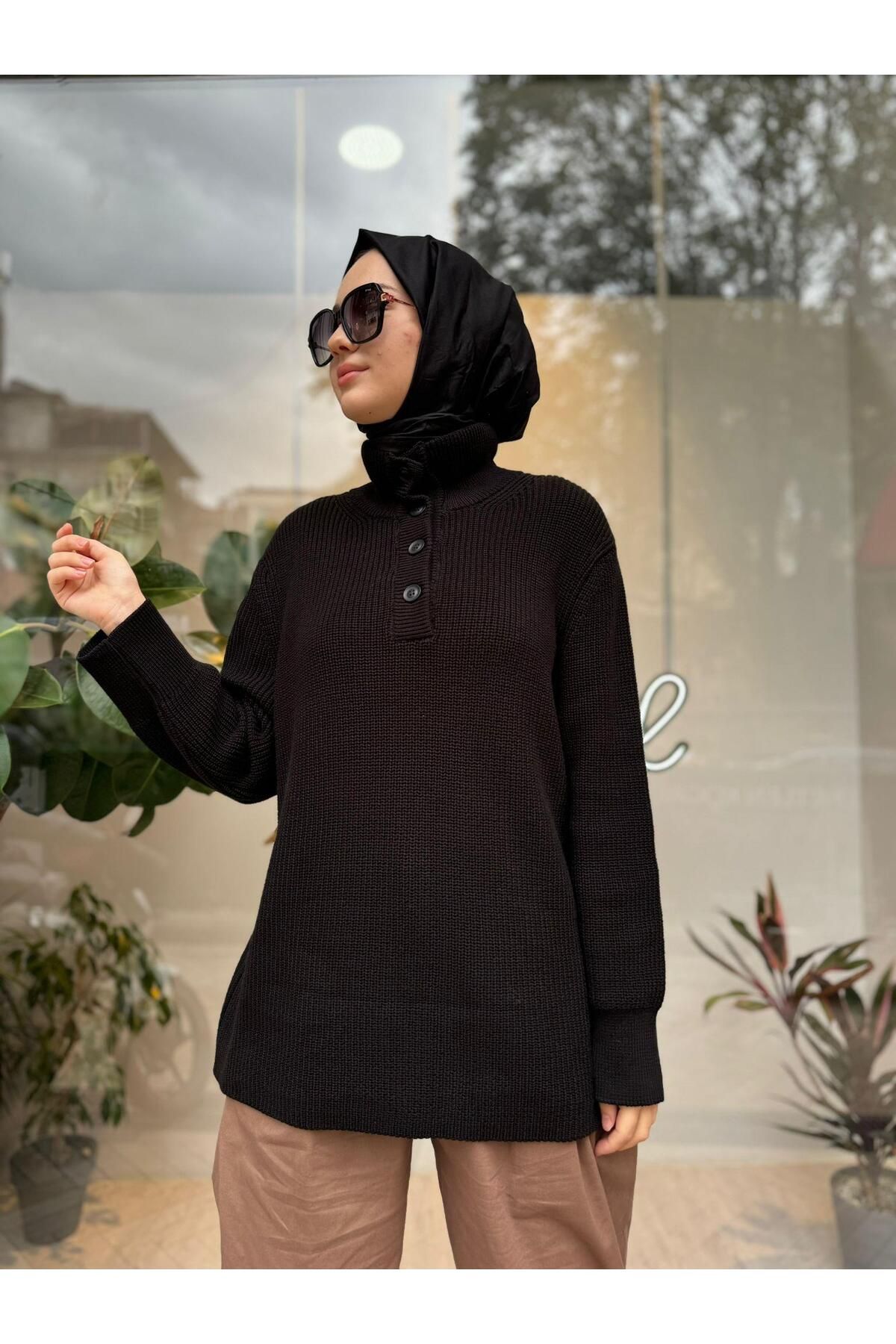 QOOQ STORE-Women's Black Sweater - Maniz Collar and Buttons 2