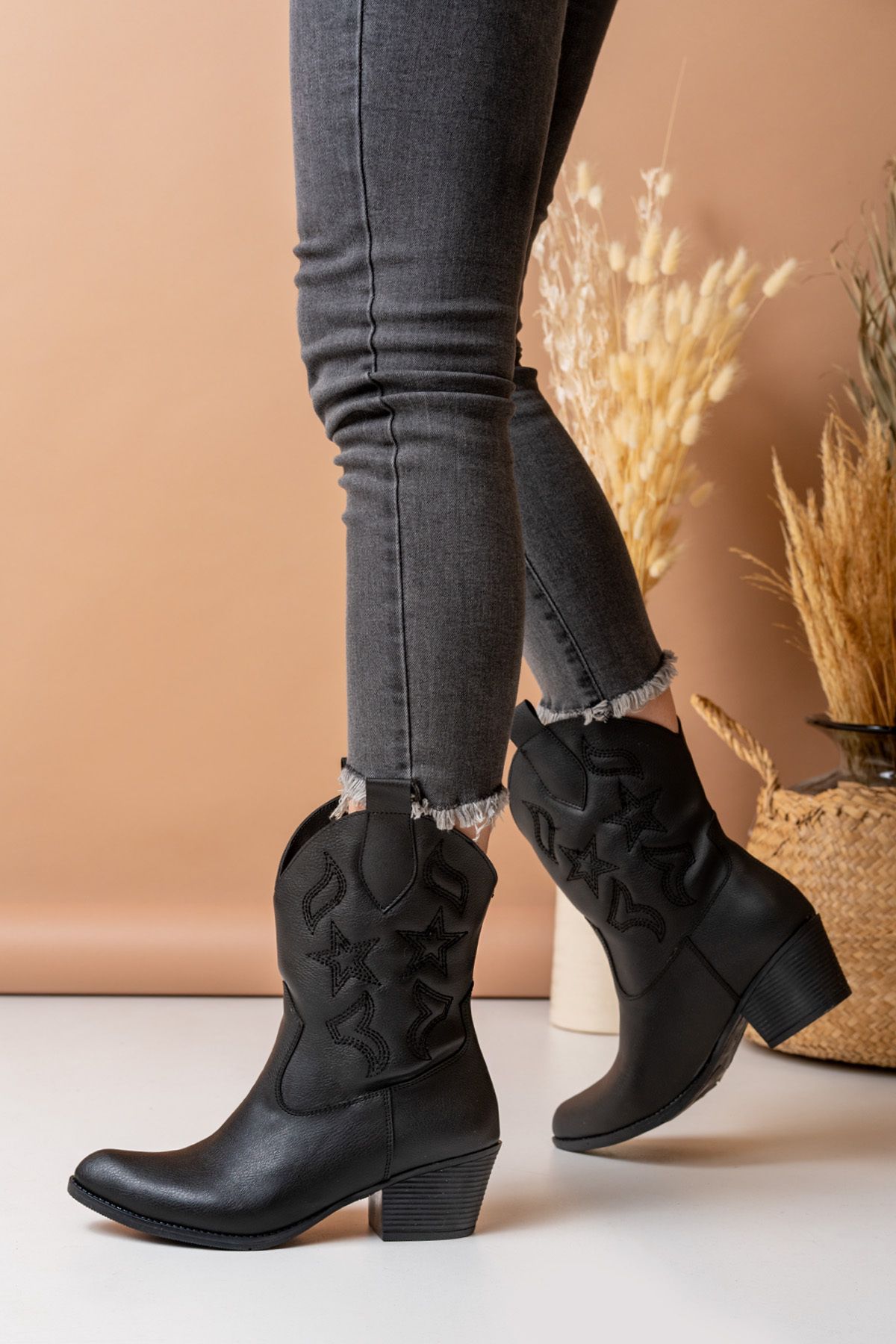 HERUS-Women's Short Western Cowboy Star Embroidered Boots 3