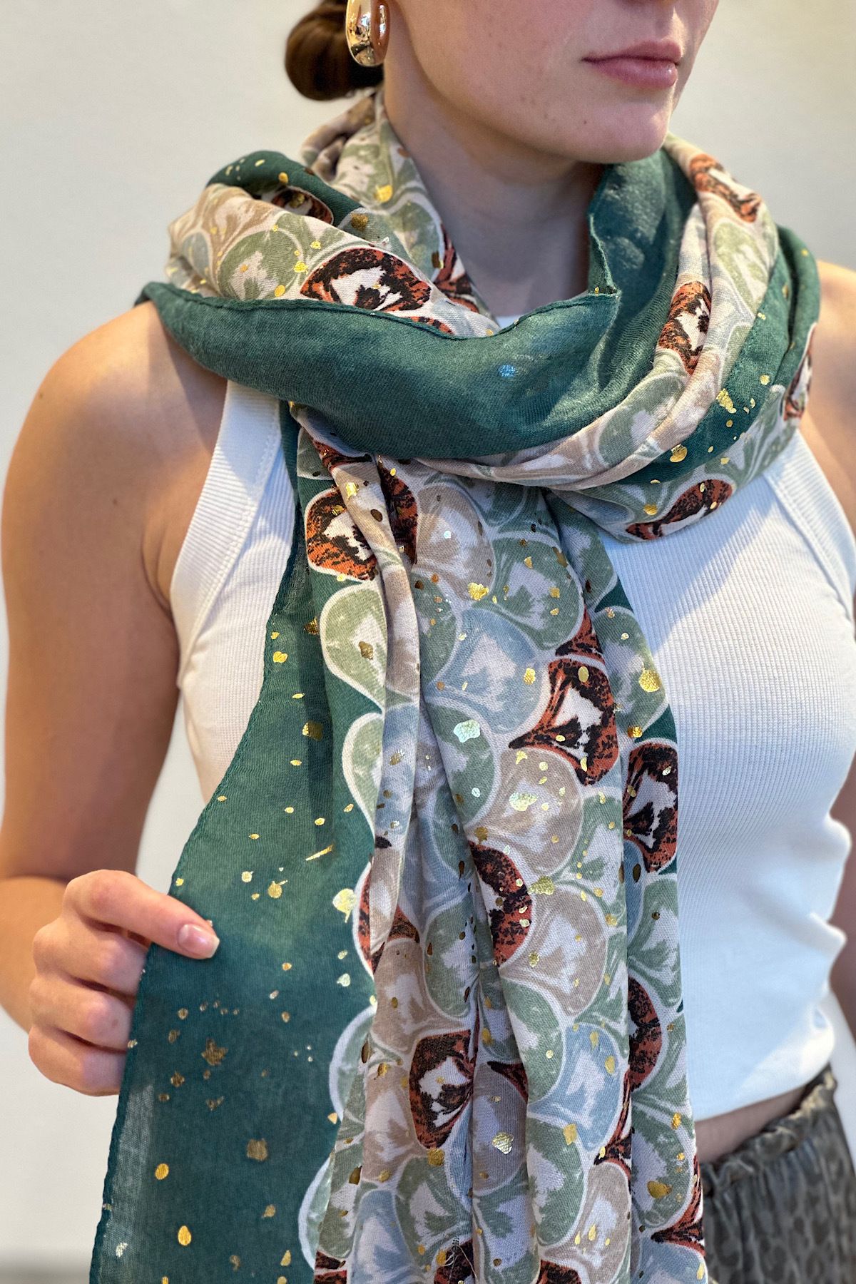 novon-Minimal Oyster Design Premium Shawl with Gilding Effect 3