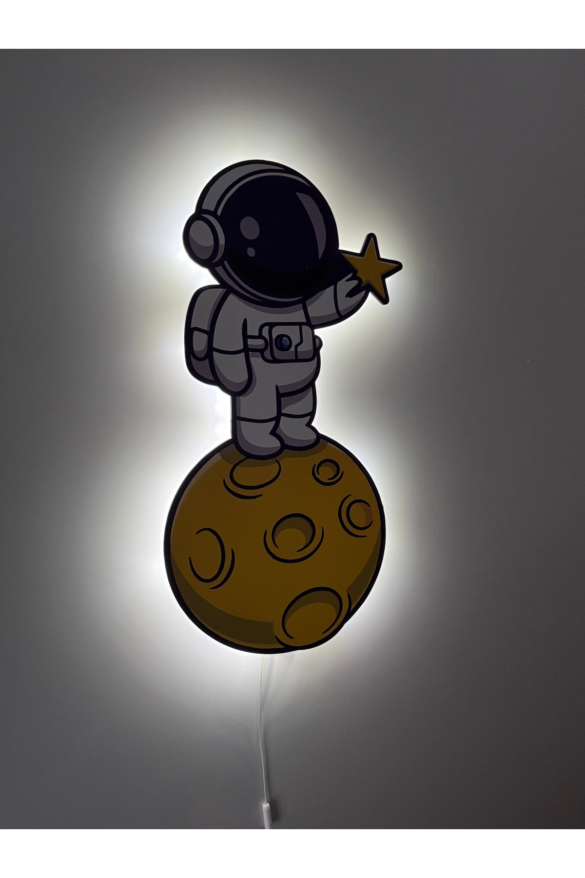 UViolets Dekoratif Ahşap Baskılı Ay Üzerinde Yıldız Tutan Astronot Çocuk Odası Gece Lambası 20*37 fotoğrafı 3 (önizleme)