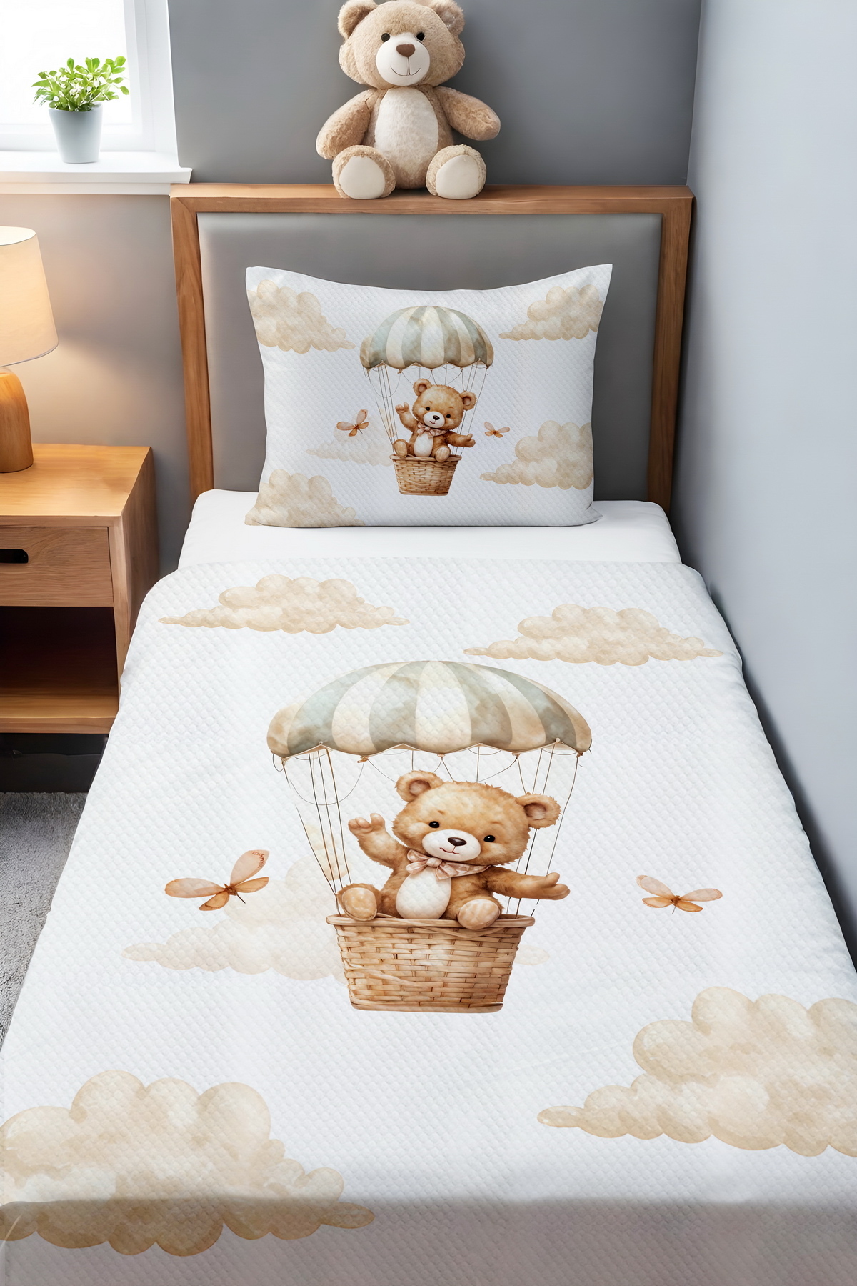 Evpanya Bulutlar Üzerindeki Sevimli Ayıcık Desenli Tek Kişilik Bebek Çocuk Pike Seti fotoğrafı 2 (önizleme)