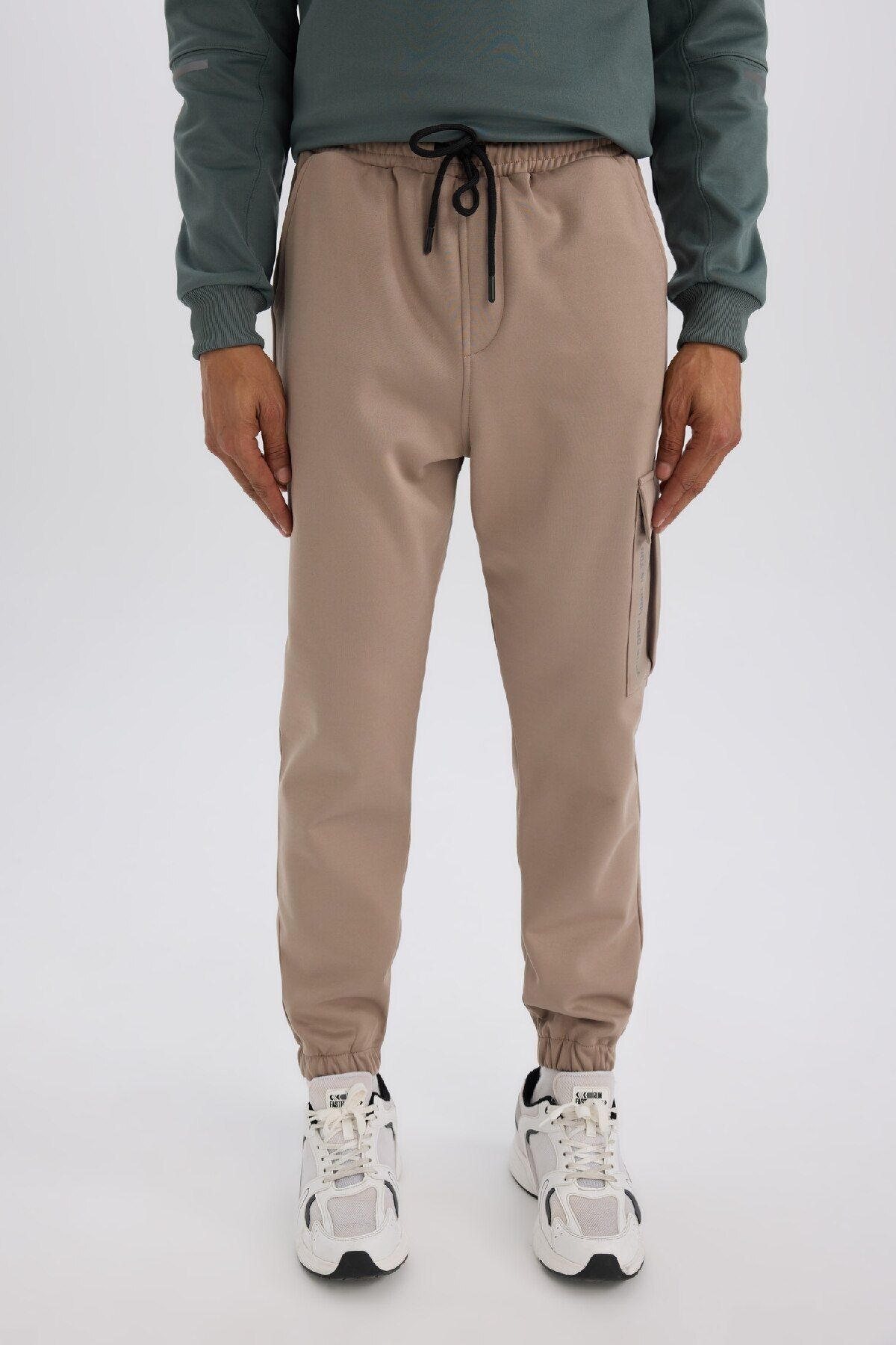 DeFacto-Defactofit - Sports Jogger Sweatpants with Three Pockets and Elastic Waist Lace D3741Ax24Wn 3