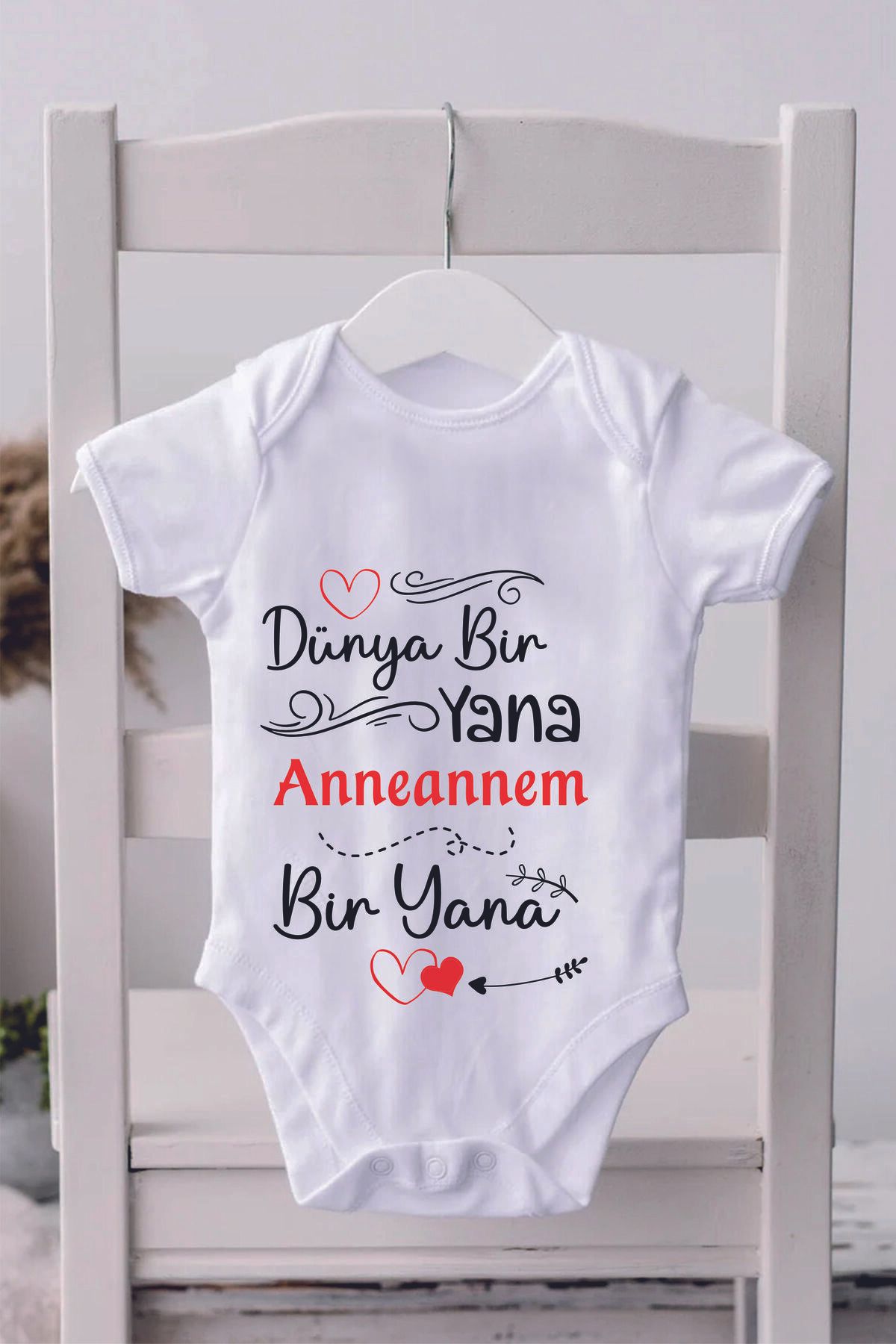 BEBE BASKI DÜNYA BİR YANA ANNEANNEM BİR YANA, Yazili Kısa Kollu Bebek Zibini