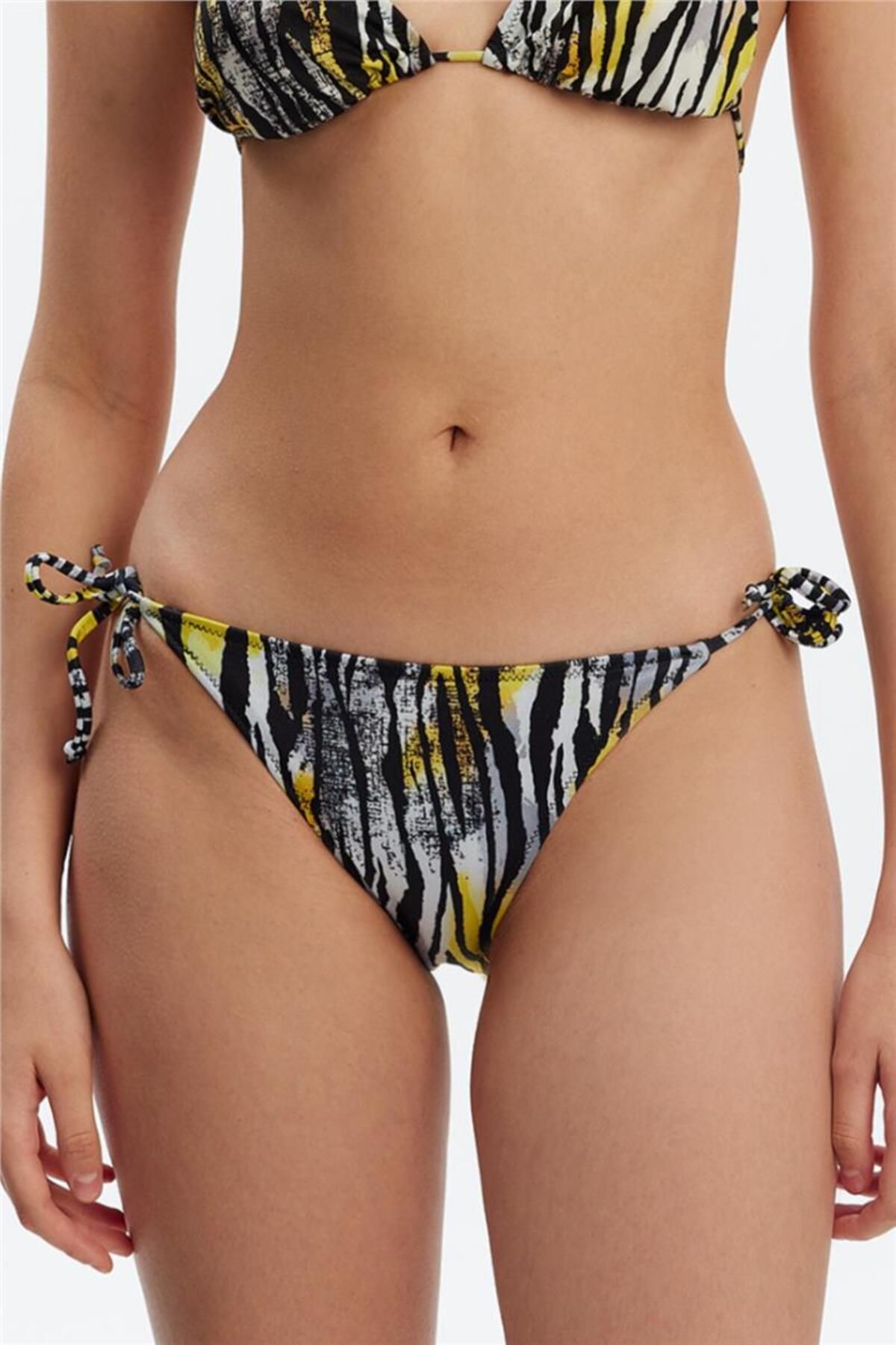 Louren-Mm8504 Model Stringed Bikini Bottom 2