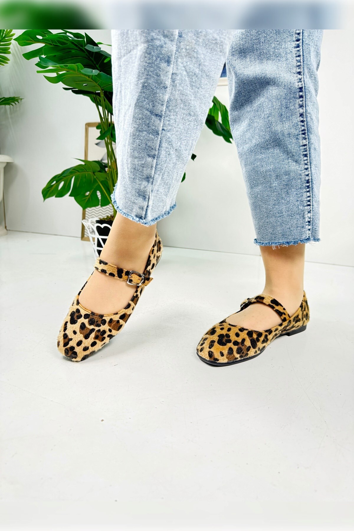 Casual Women's Leopard Flat Oval Toe Simple Stylish Low Heel Buckle Lightweight Casual Shoes M-506