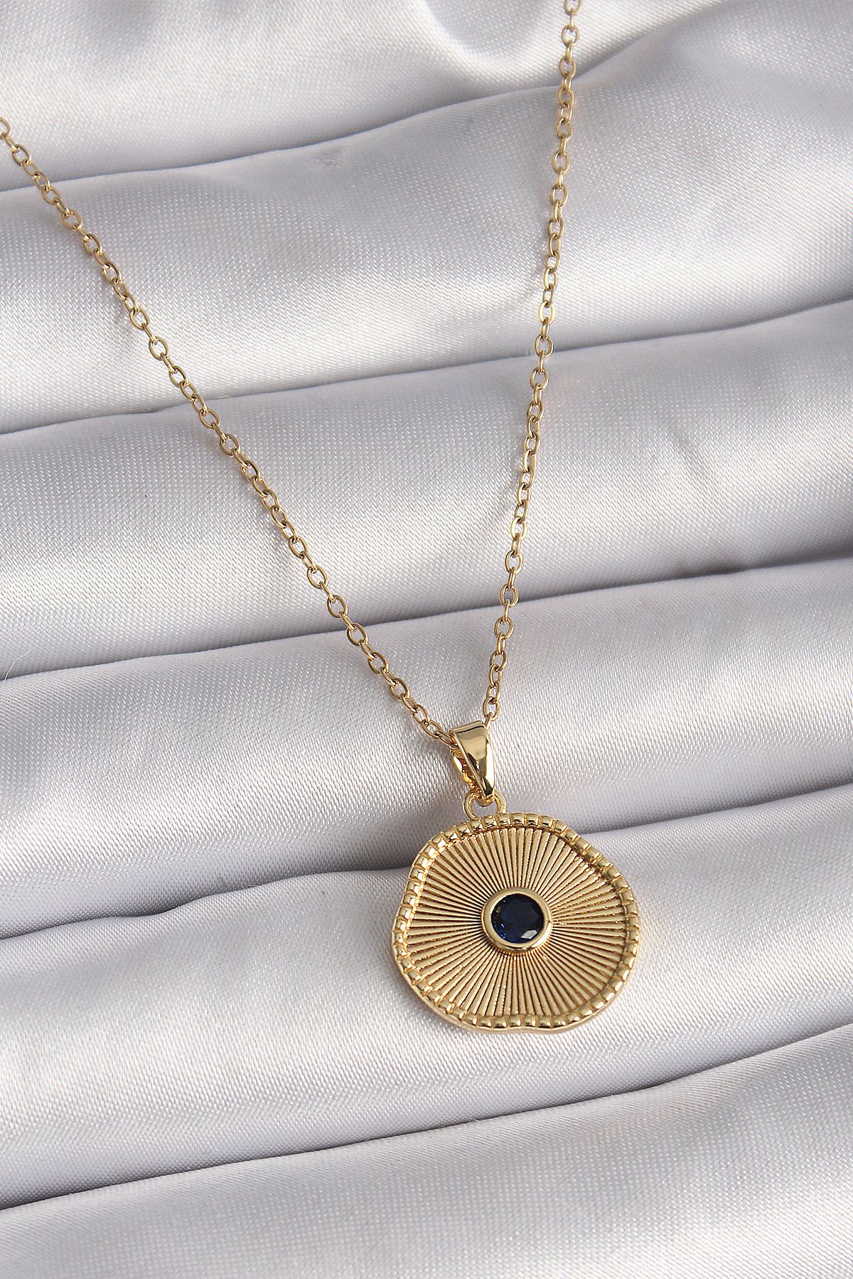 MMB Boutique 316L Çelik Gold Renk Zincir Siyah Zirkon Taş Madalyon Model Kadın Kolye