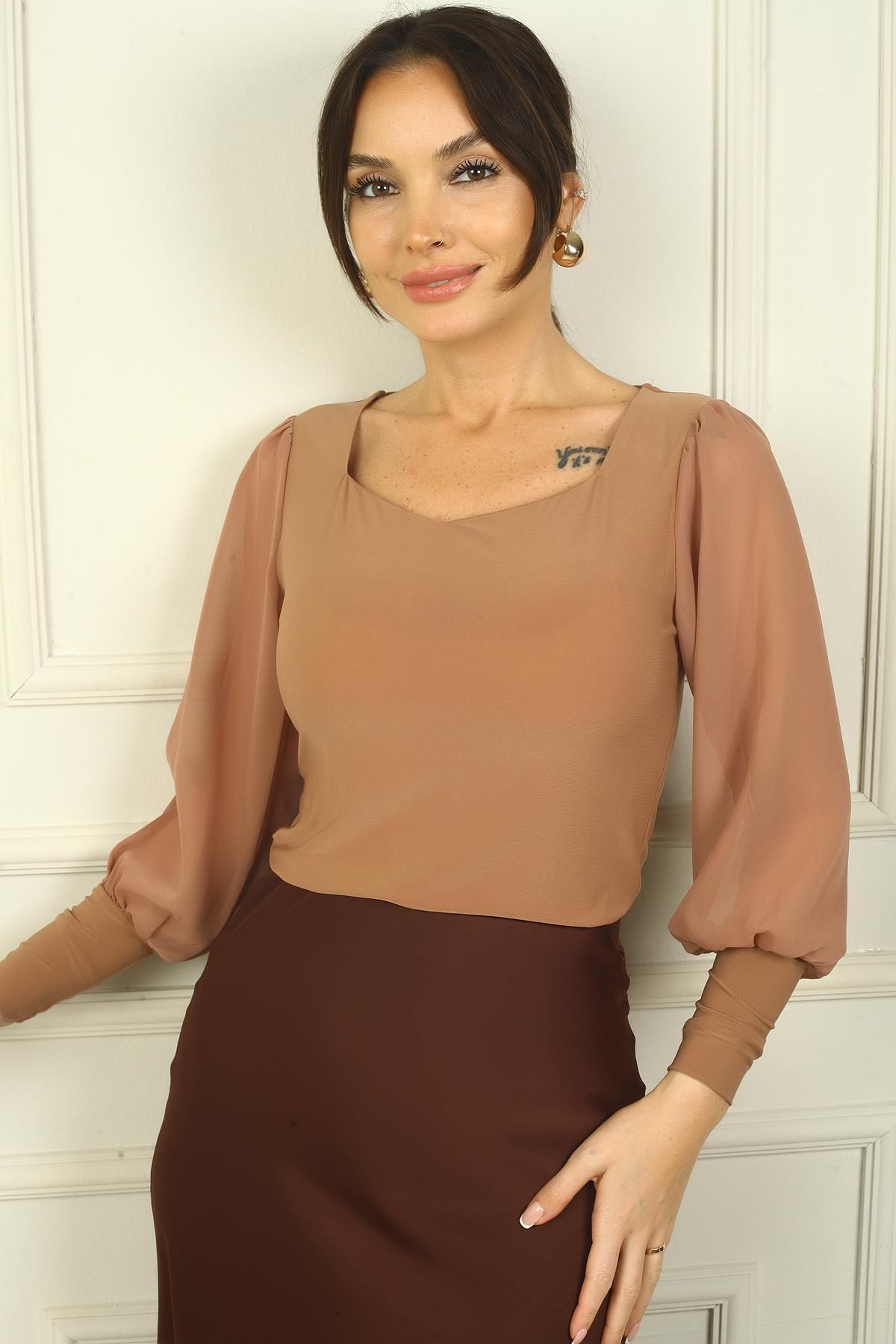 LipLipo Beşgen Yaka Uzun Kollu Tül Bluz