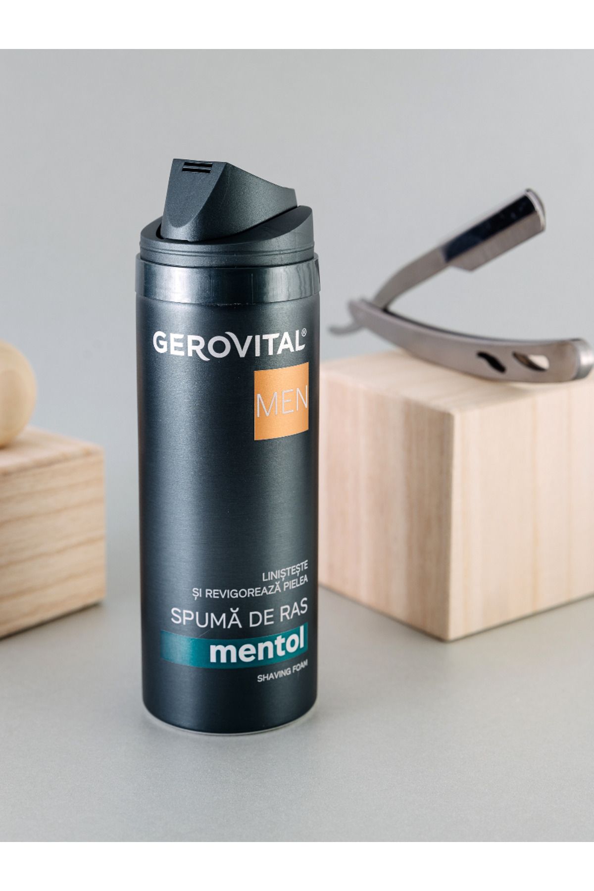 GEROVITAL-MEN SPUMA DE RAS MENTOL 200ml 2