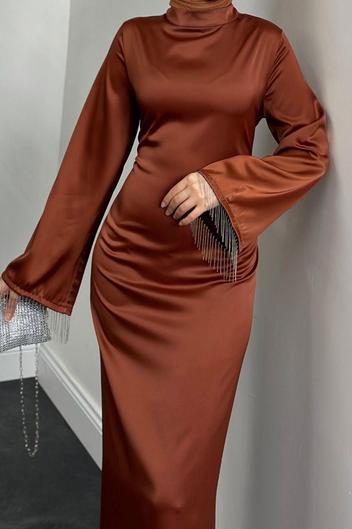 لباس شب پوشیده نارنجی زنانه جزئیات زنجیره بازوی اسپانیایی پنا کاشی عصرانه MERVEN AKYÜZ