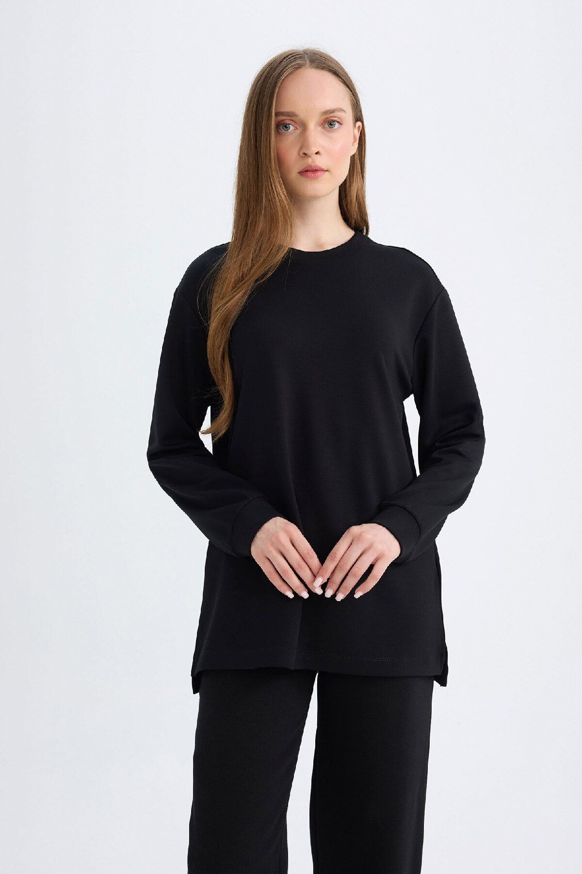 DeFacto-Čierna mikina Regular Fit Crew Neck Basic Plain Tunik 3168677 3