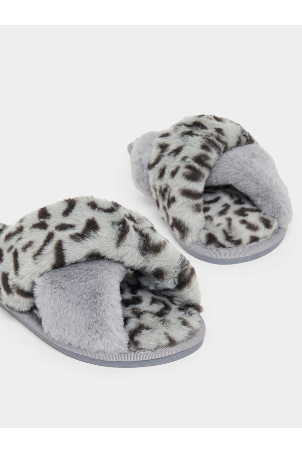 Styli-Animal Print Fluffy Bedroom Slippers 4