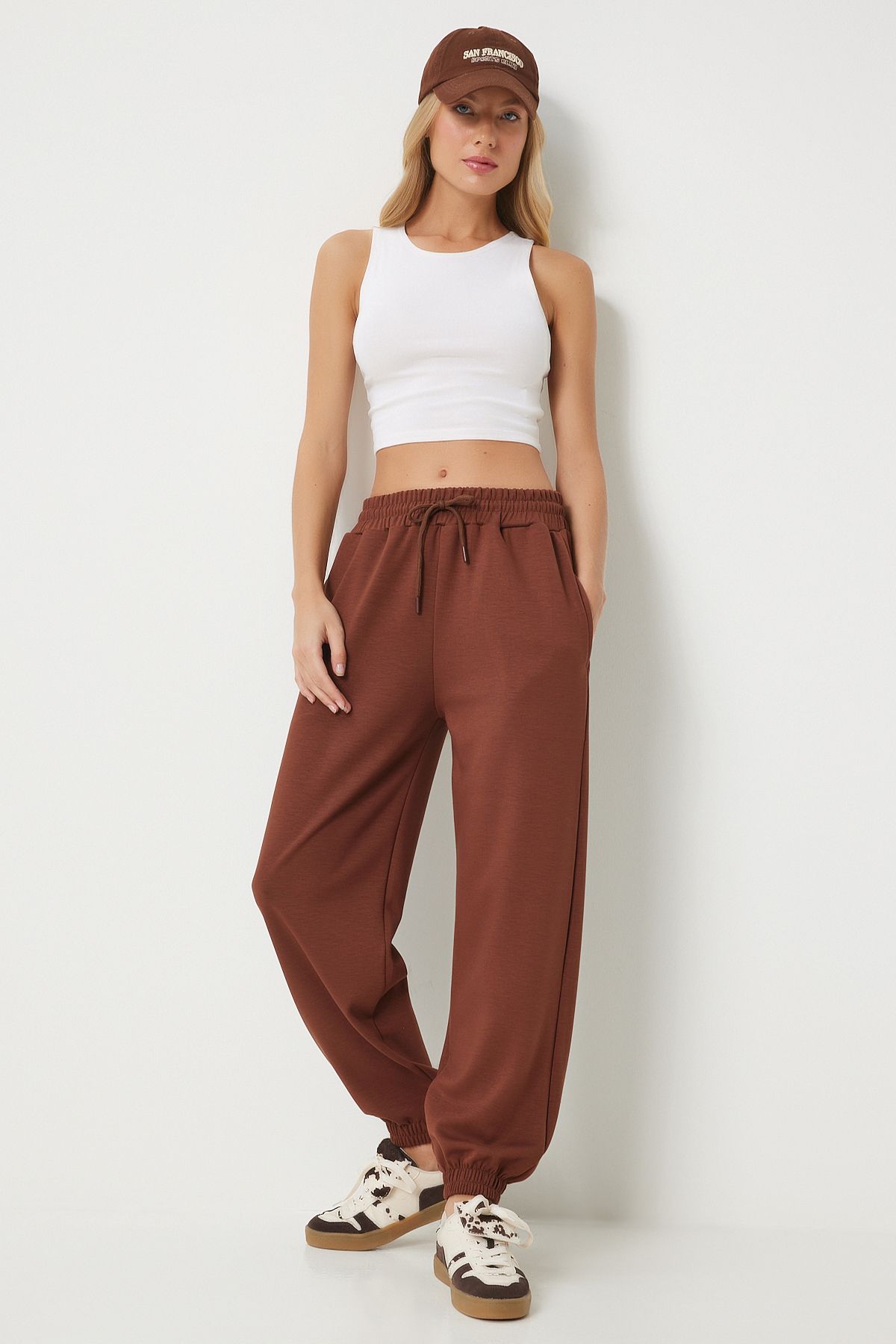 Happiness İstanbul Brązowe Modalne Damskie Spodnie Dresowe Jogger - En00617 Kobieta - 36