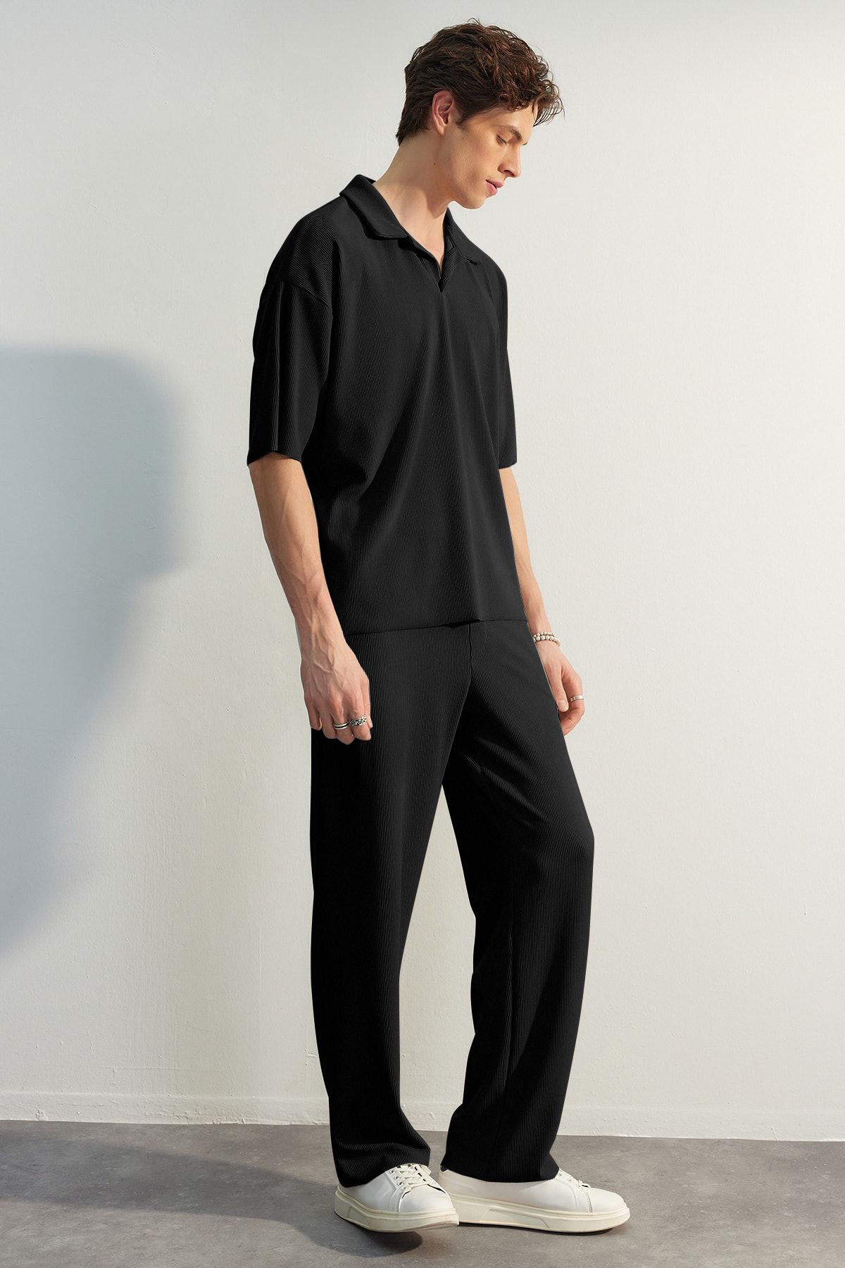 Trendyol Collection-Schwarze, gerade geschnittene, einteilige Jogginghose mit verstecktem Kordelzug in limitierter Auflage TMNSS23EA00013 5