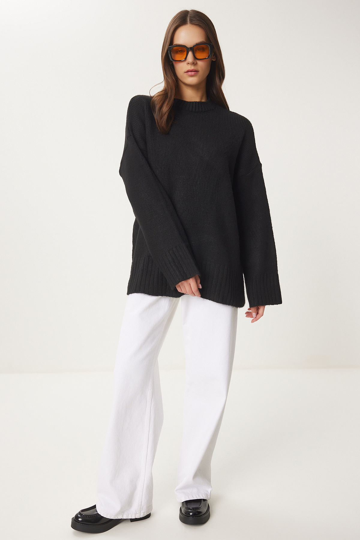 Happiness İstanbul Schwarzer, weicher, strukturierter, übergroßer Strickpullover für Damen PF00096