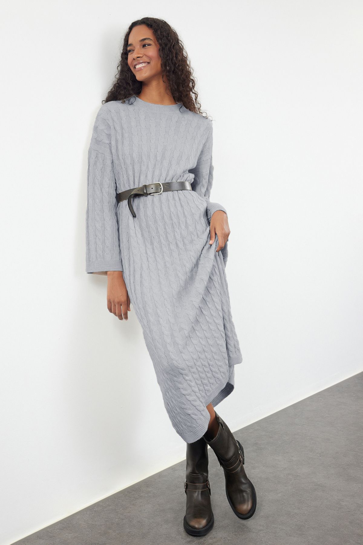 Trendyol Collection Szara Długa Sukienka Dzianinowa Z Warkoczem - Twoaw25el00078 Kobieta - S/M