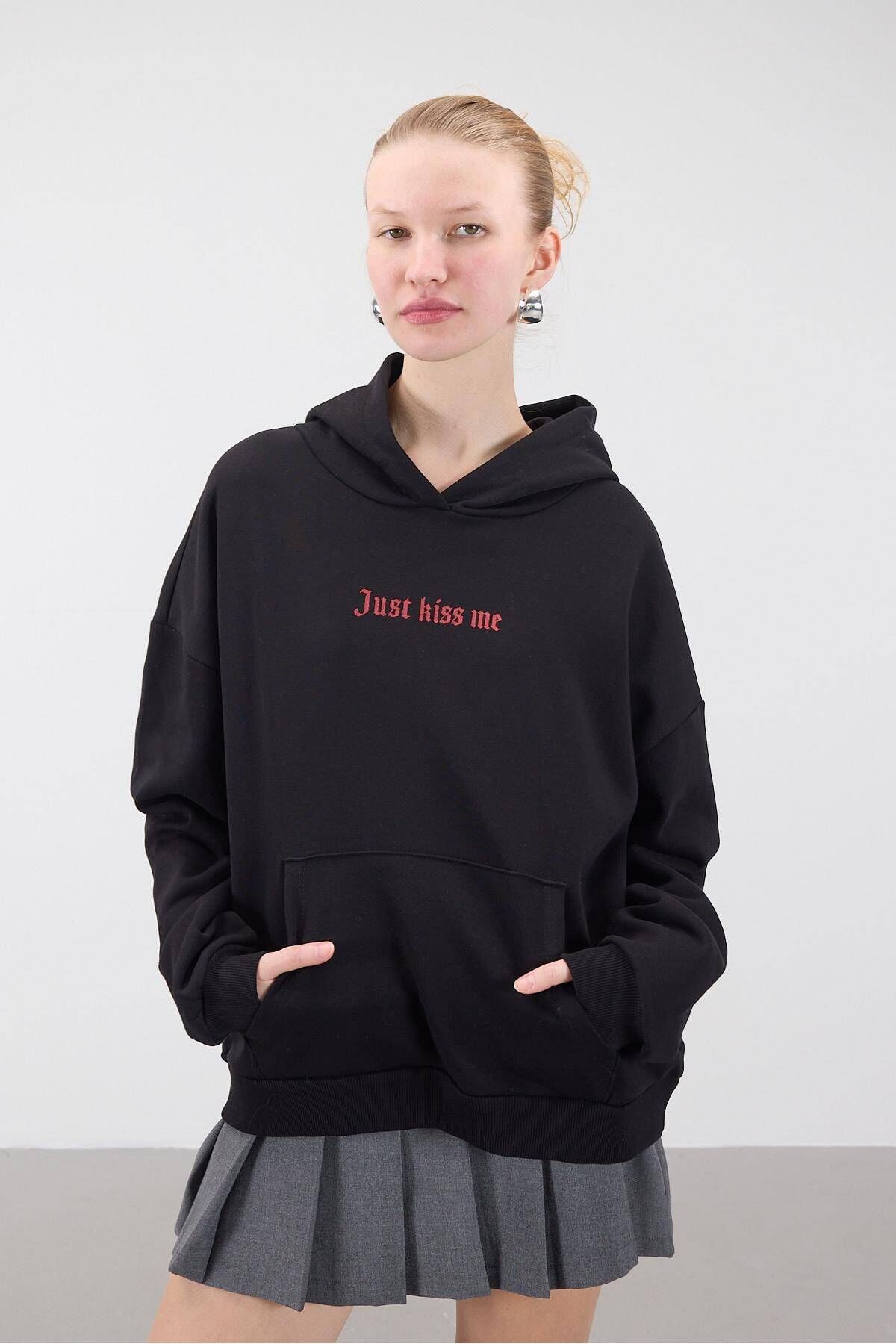 Addax-Just Kiss Me Written Raster Sweatshirt S1661 5