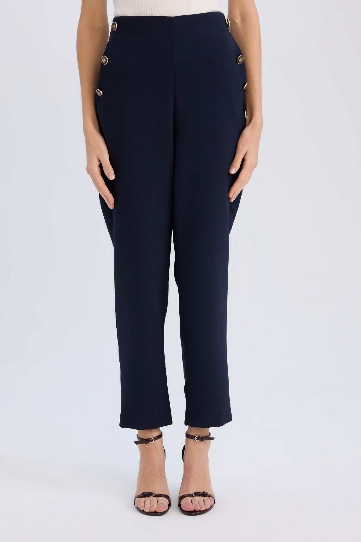 DeFacto-Spodnie Carrot Fit Carrot Mold Navy Basic z prostymi kieszeniami i wysokim stanem i prostą nogawką 3152628 5