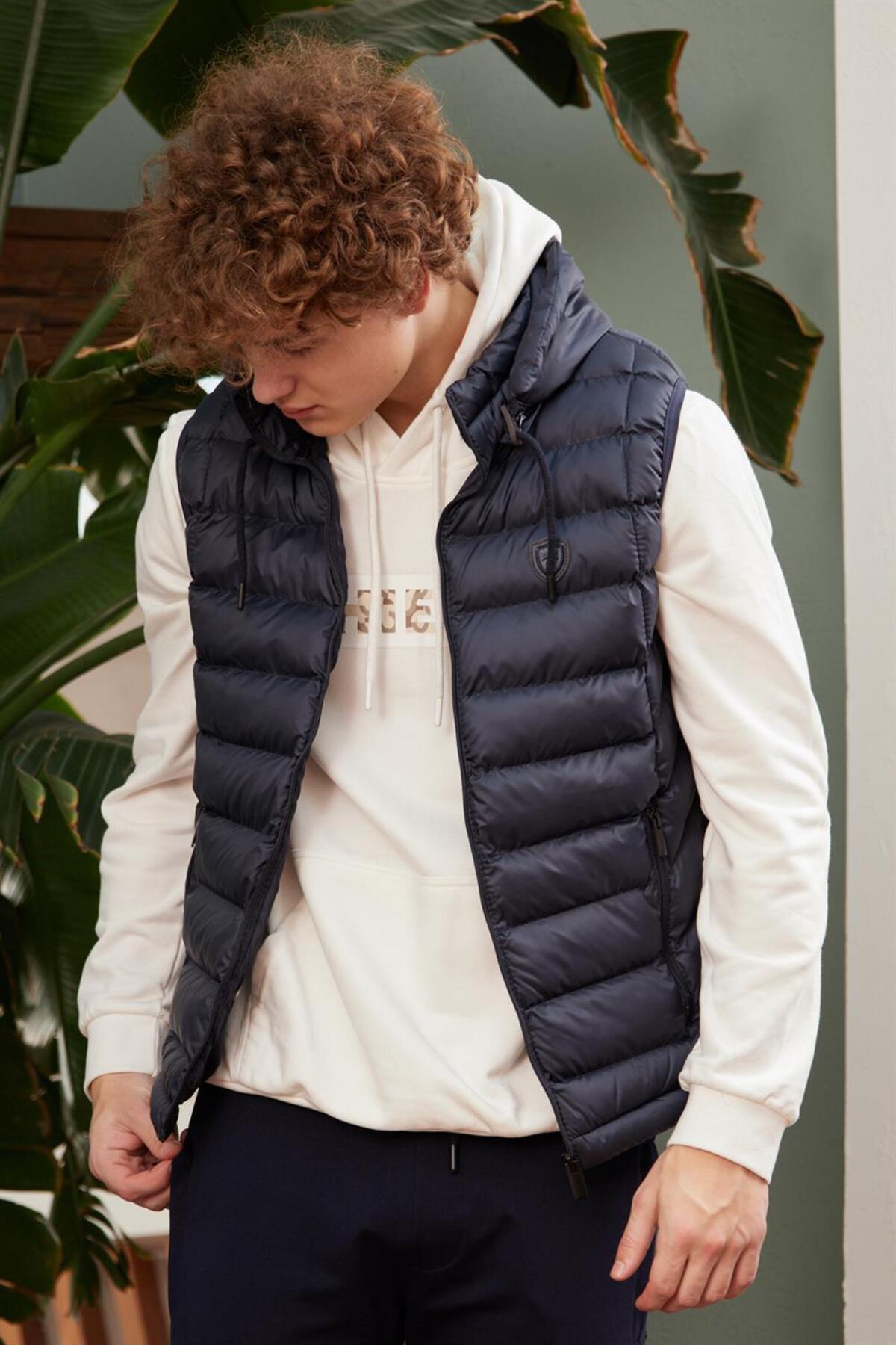 Danger-Men's Removable Hooded Standard Mold Puffer Vest Navy Blue 4