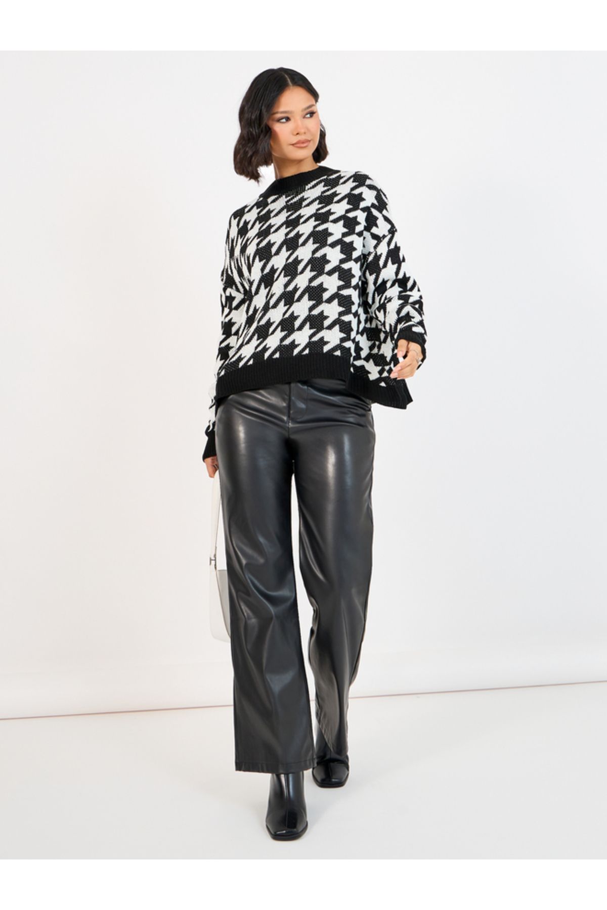 Styli-Boxy Fit Regular Length Houndstooth Pattern Sweater 2