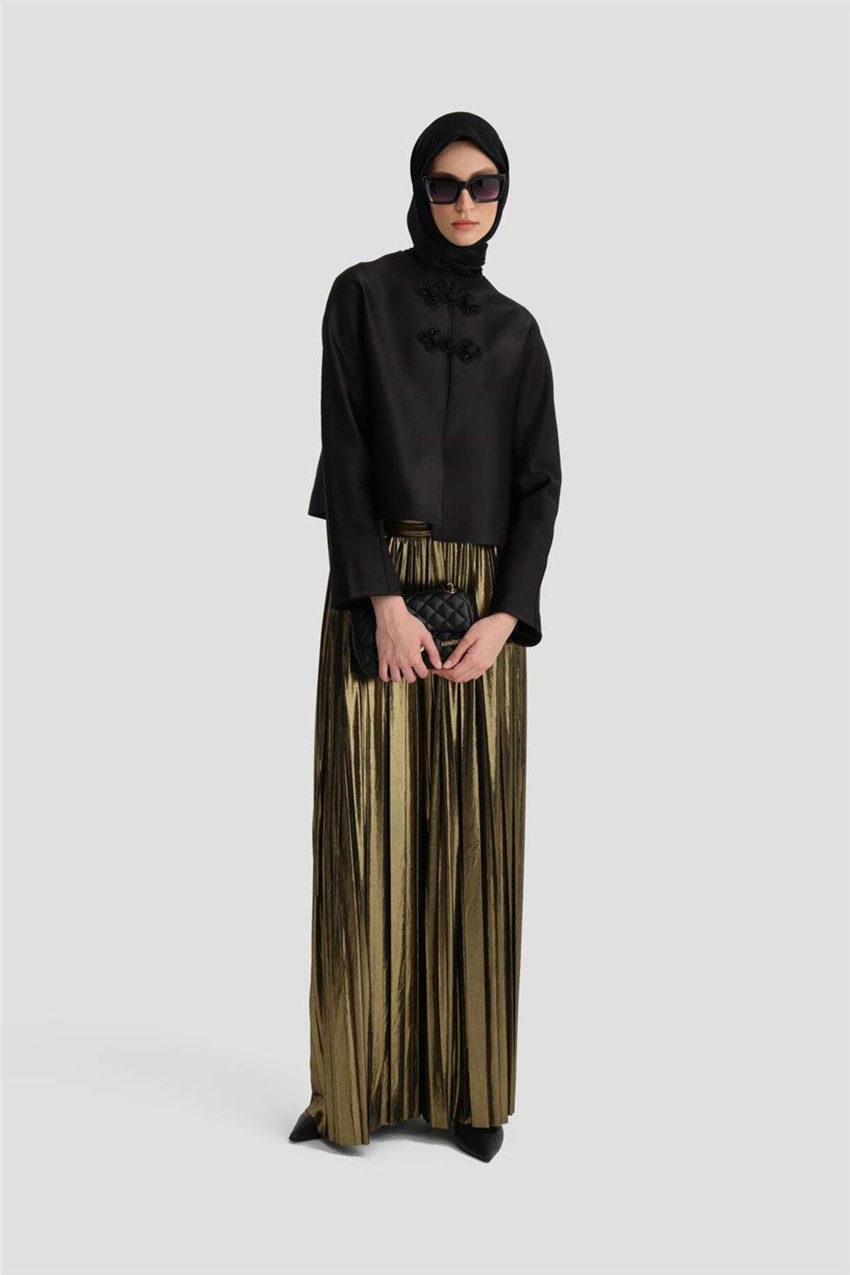 کاپشن ساتن کراپ 24k5700 مشکی Armine