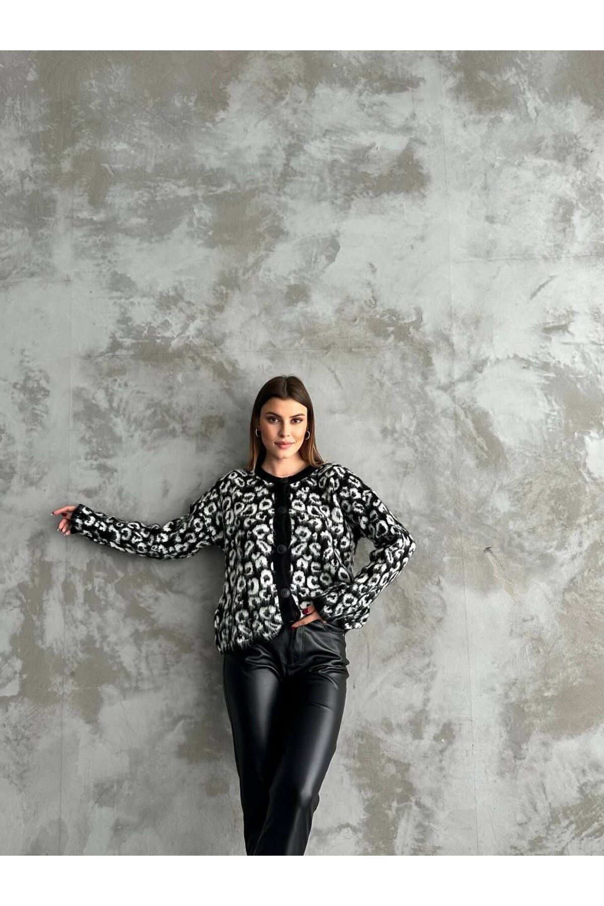 Red Butik-Leopard Print Soft Knitwear Cardigan - Buttoned 3
