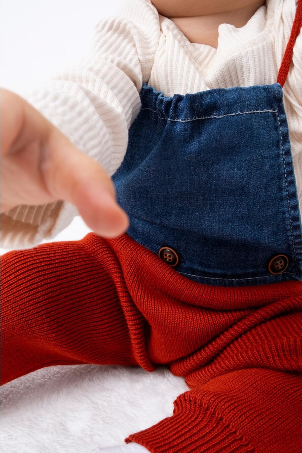 Genel Markalar Triko Pantolon ve Bere Kaşkorse Badili Kot Detaylı Salopet Kışlık Kız Bebek-Çocuk Takım fotoğrafı 3 (önizleme)