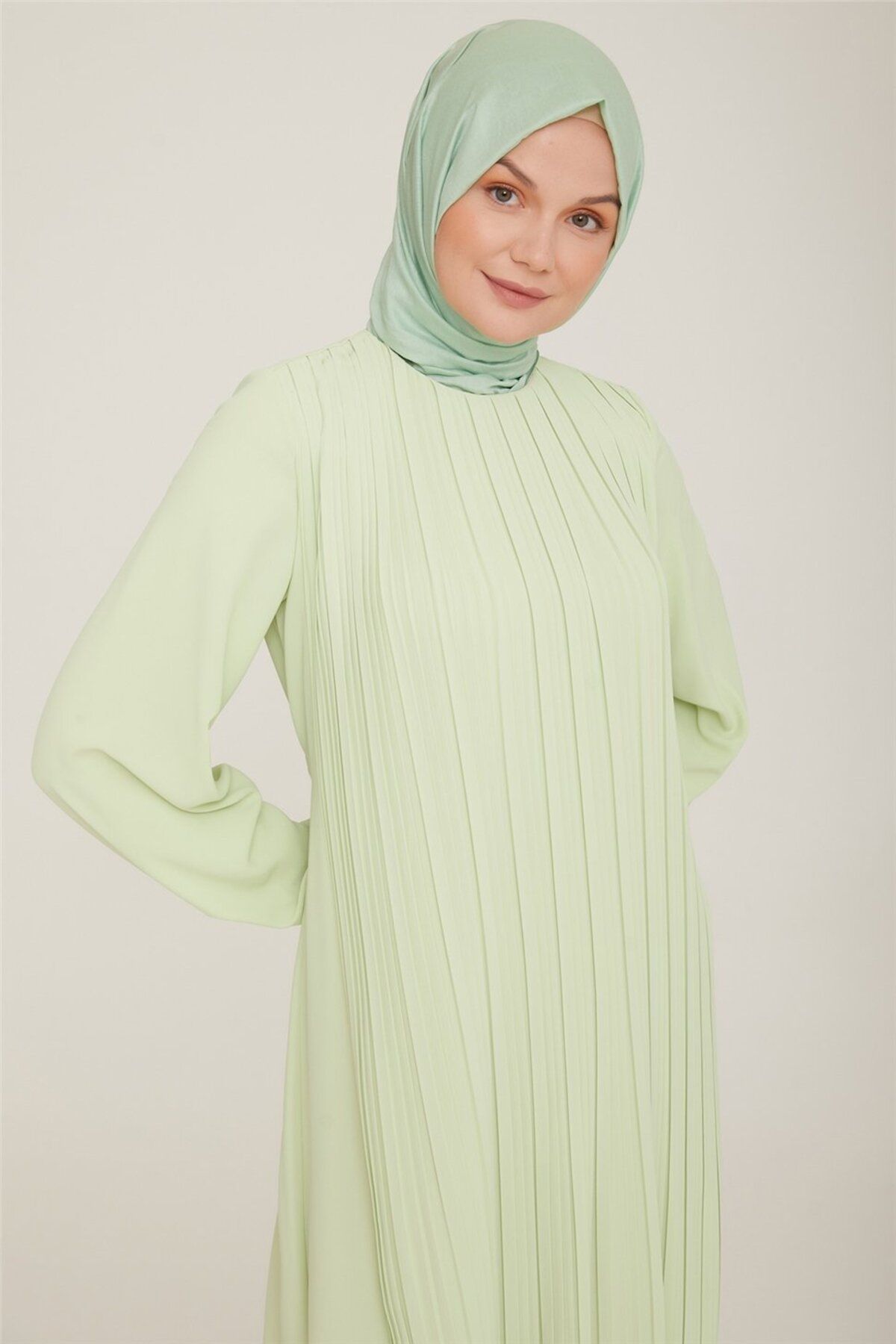 Armine-Green Dress - Model 22K9435 3