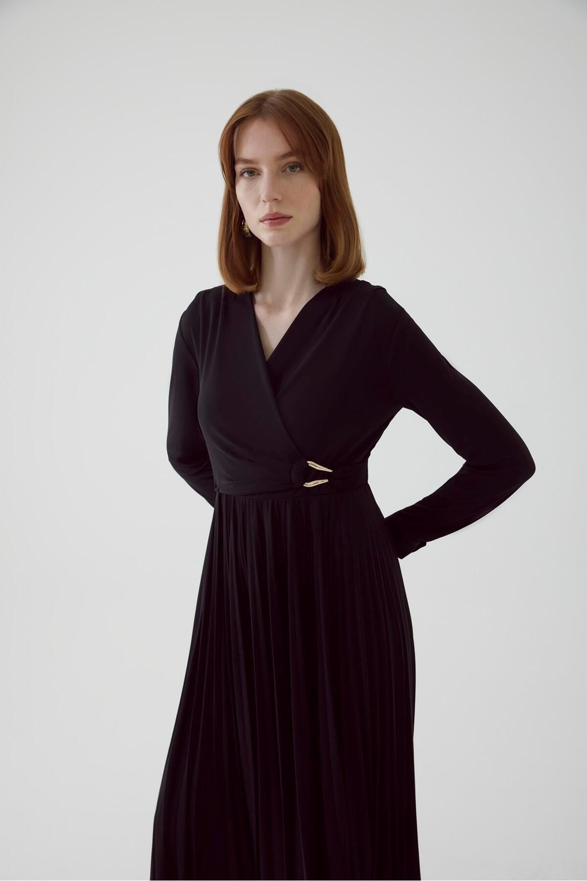 Exquise-Midi Length Pleated Black Lycra Knitted Dress 4