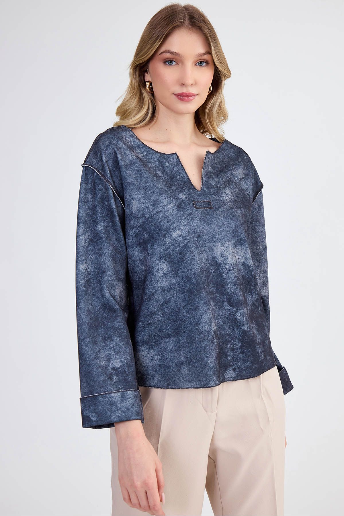 Vitrin-Judge Collar Abstract Pattern Blouse 2